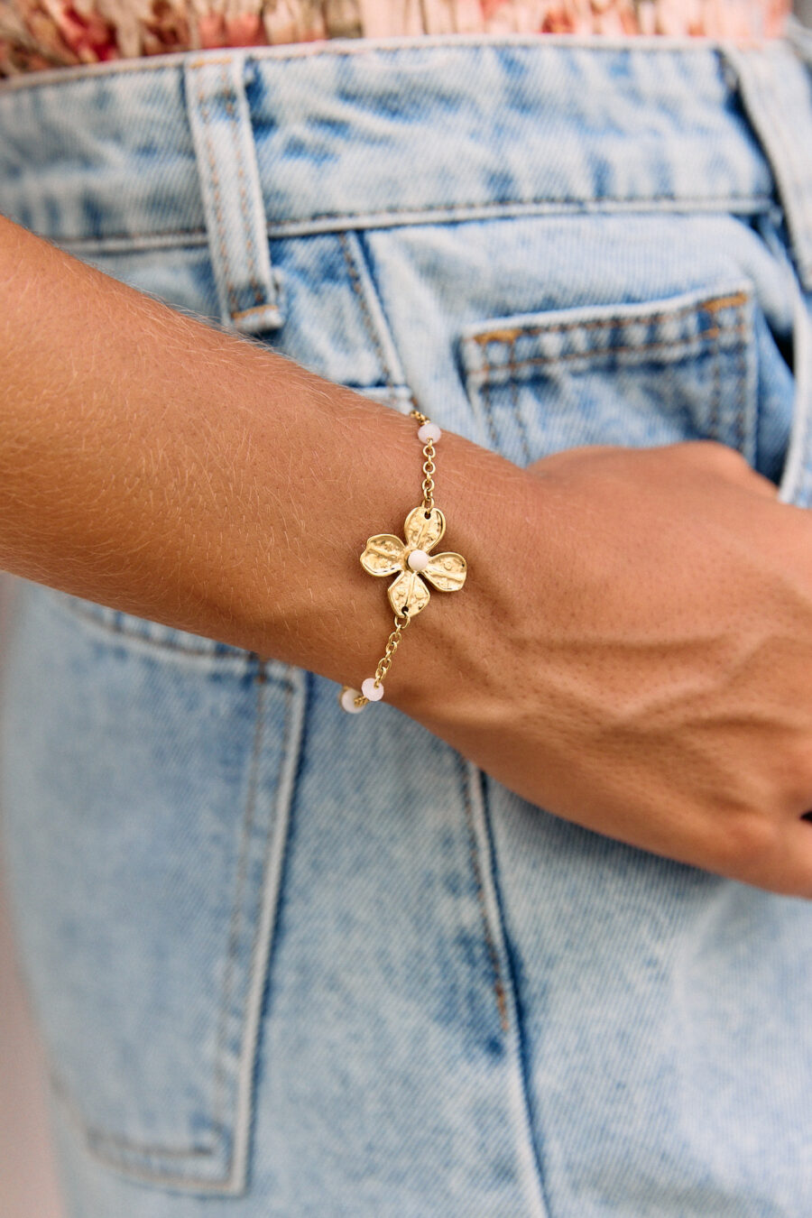 Bracelet à chaîne fine et médaillon forme fleur doré | Sahoma