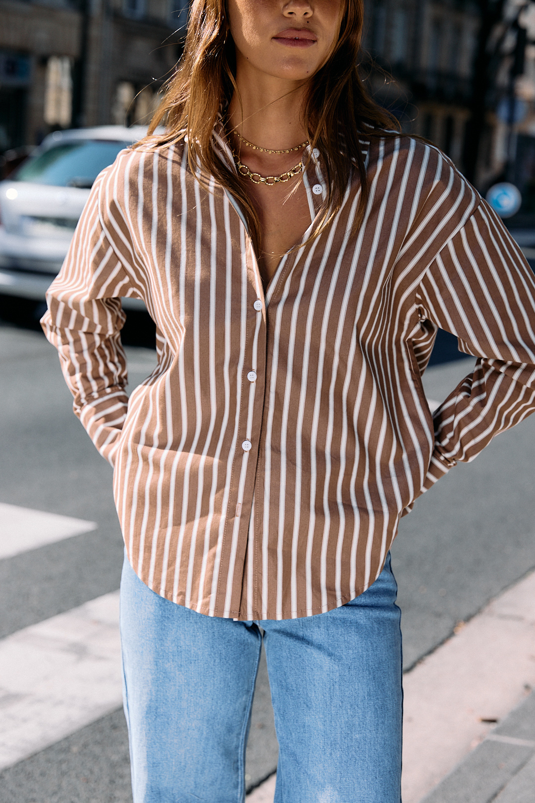 chemise-odelie-marron-sahoma-00002 Chemise rayée femme tom Boy marron et blanche, manches longues et col revers | Sahoma
