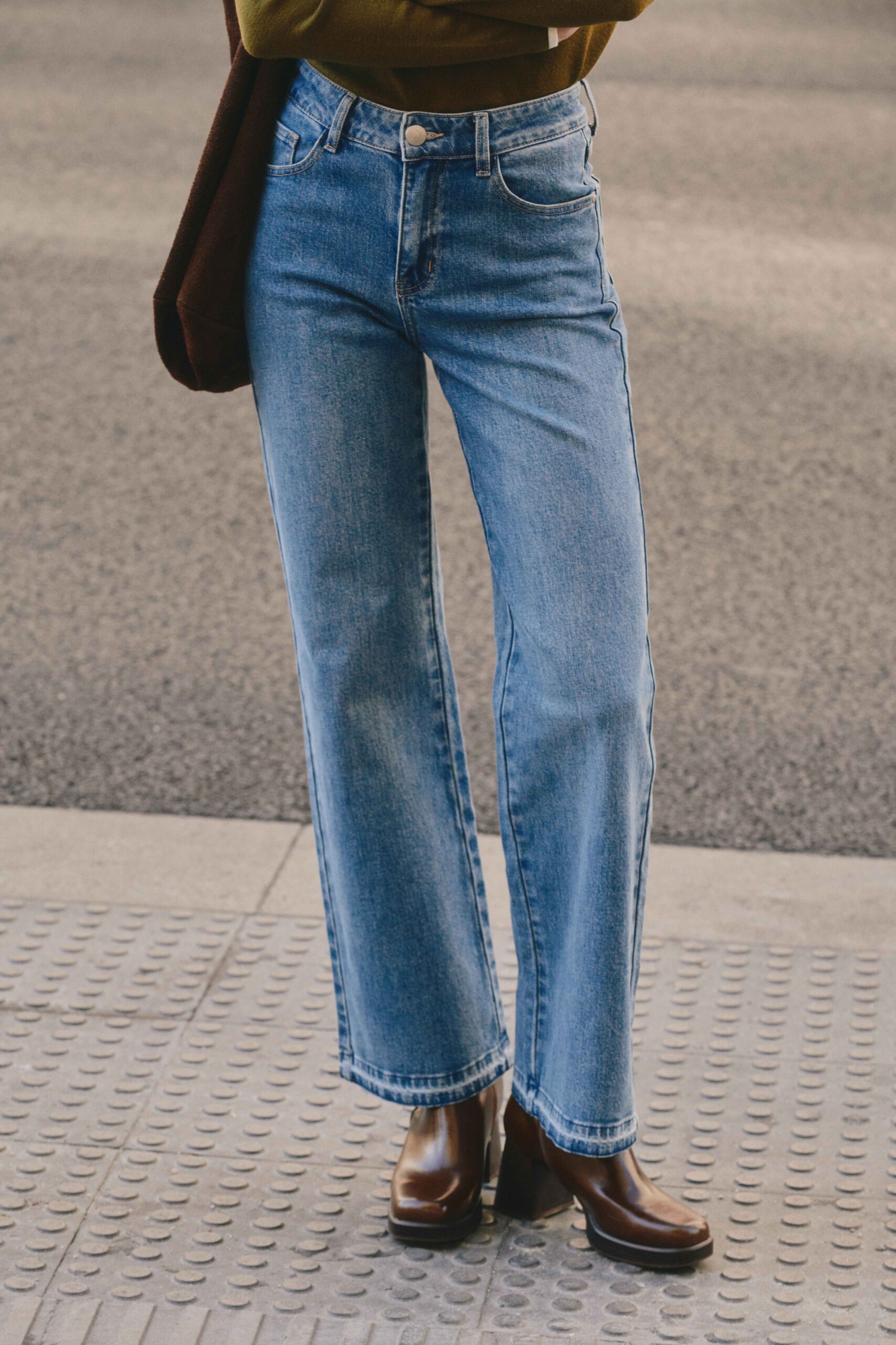 Jean bleu taille haute à coupe évasée | Sahoma