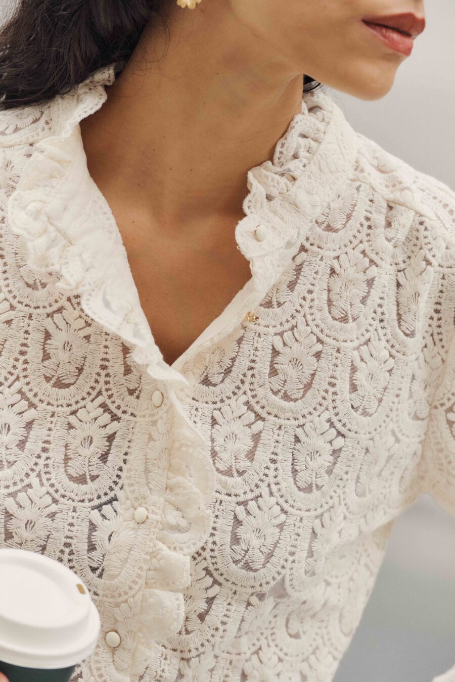 Chemise femme en dentelle écrue à manches longues | semi-transparente | Sahoma