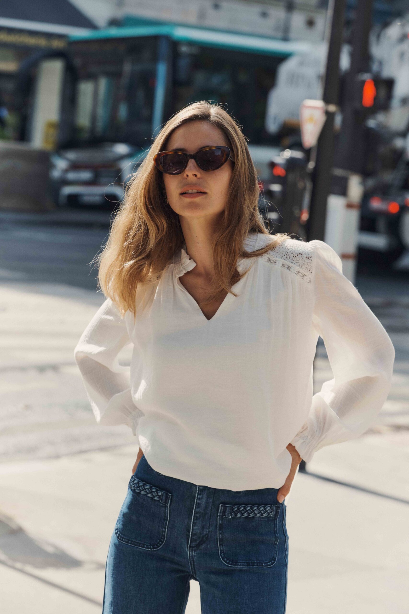 blouse-mathilde-blanche-sahoma-1 Blouse femme blanche | coupe fluide et ample | dentelle aux épaules | col rond | Sahoma