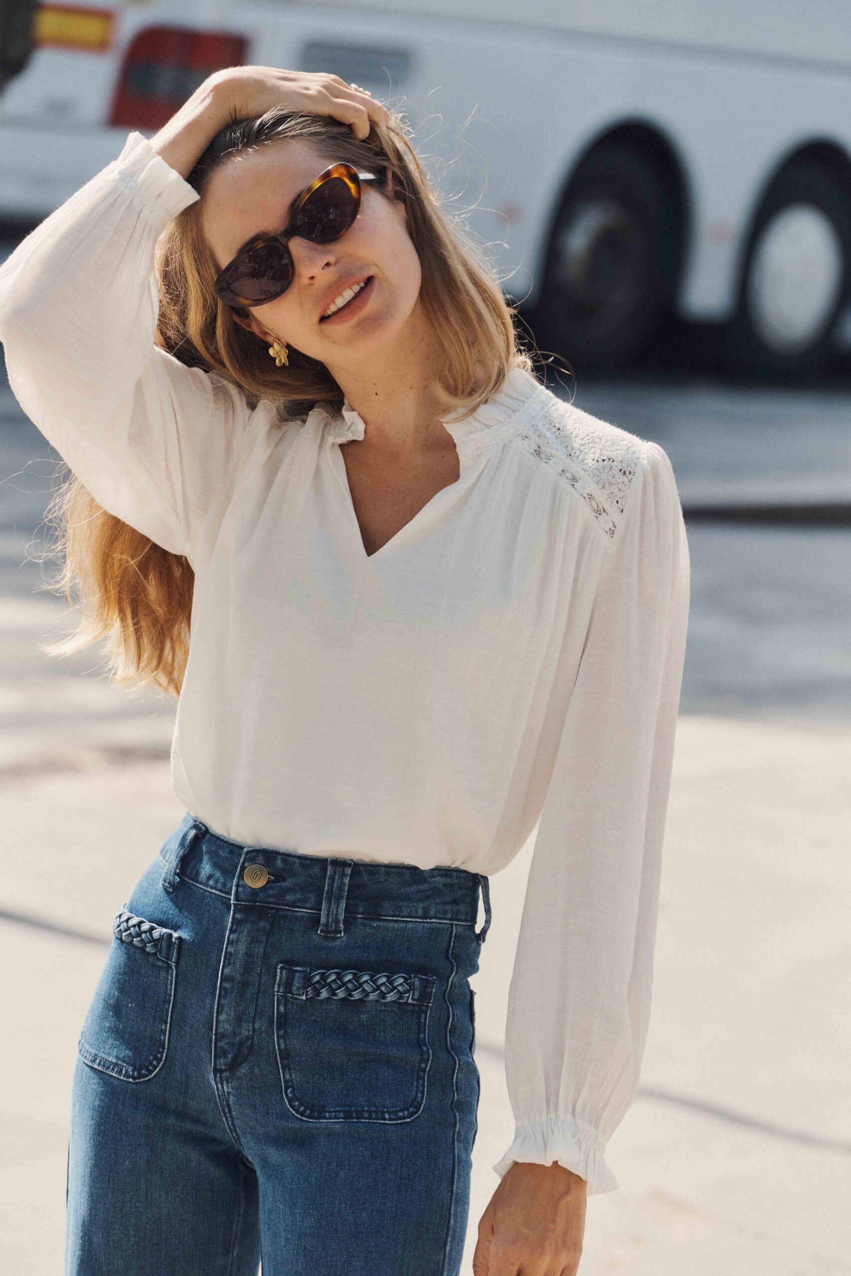 blouse-mathilde-blanche-sahoma-2 Blouse femme blanche | coupe fluide et ample | dentelle aux épaules | col rond | Sahoma