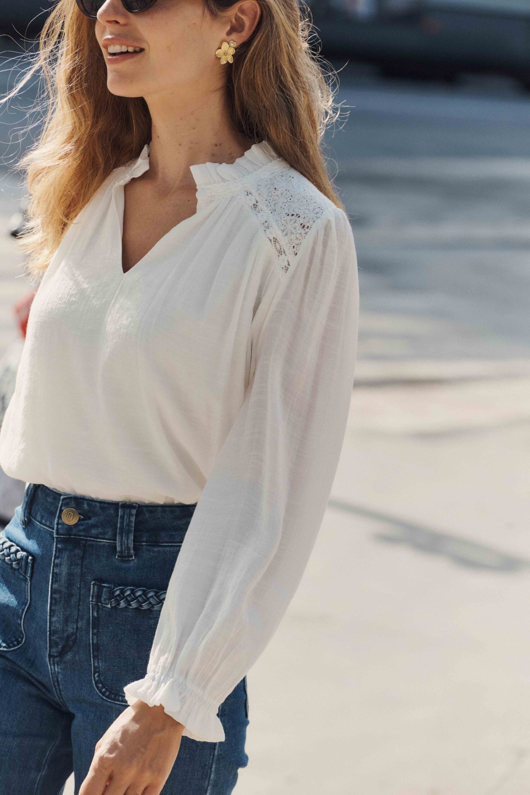 blouse-mathilde-blanche-sahoma-3 Blouse femme blanche | coupe fluide et ample | dentelle aux épaules | col rond | Sahoma
