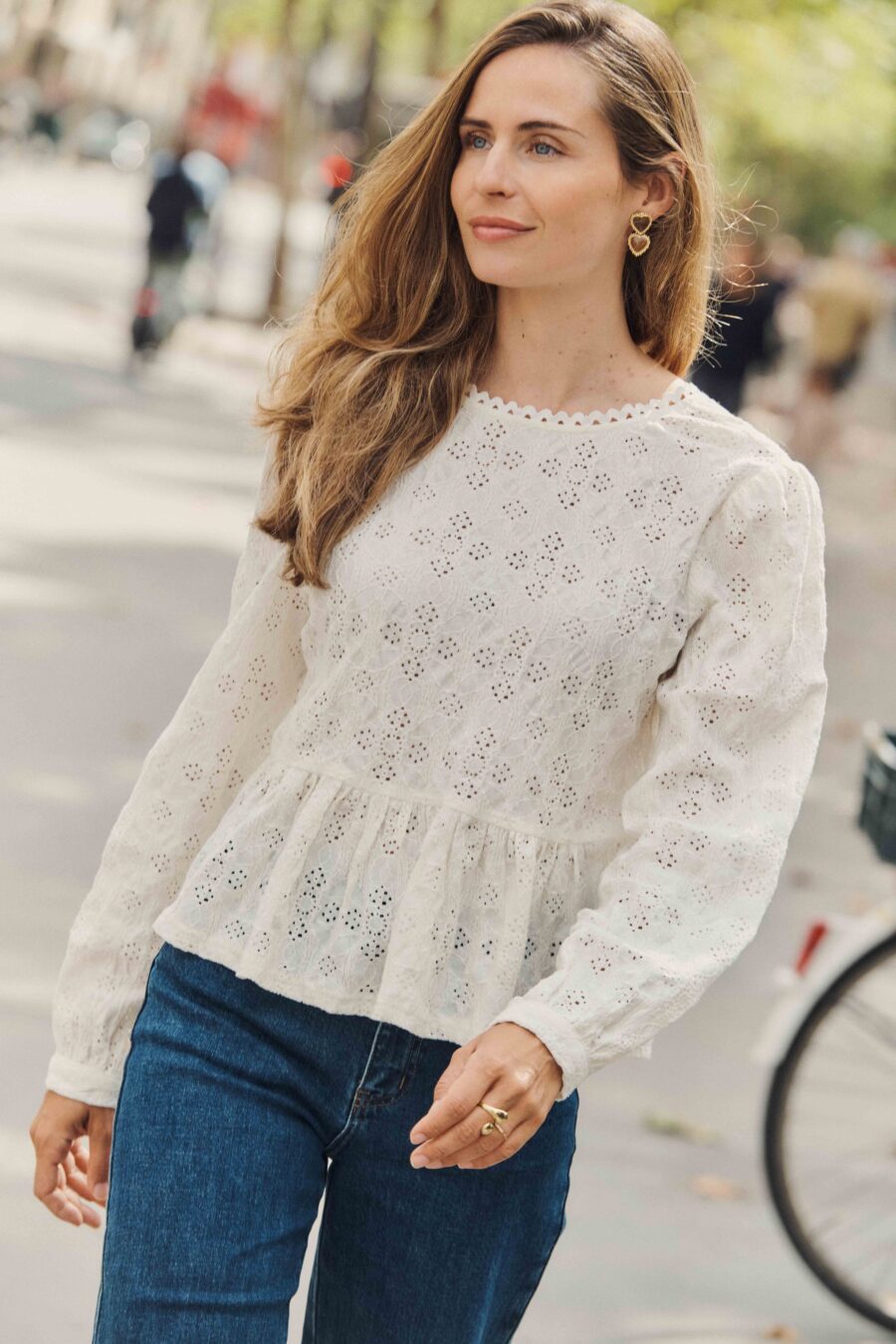 Sahoma | Blouse Ilona pour femme écru en dentelle réversible | décolleté en V ou arrondi | féminine et élégante