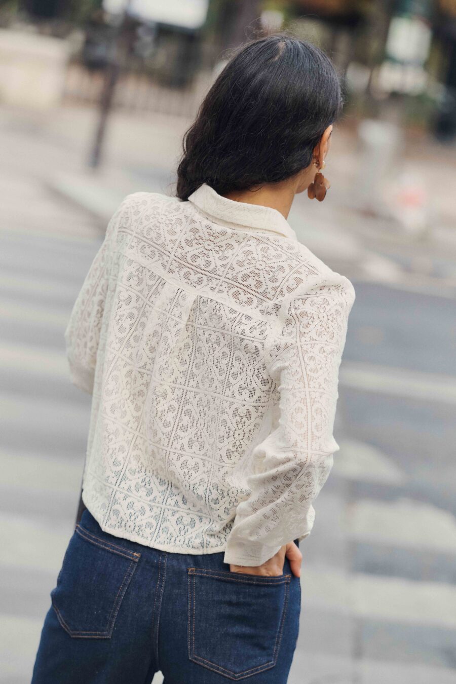 Chemise femme écrue en dentelle col revers et manches longues | Sahoma