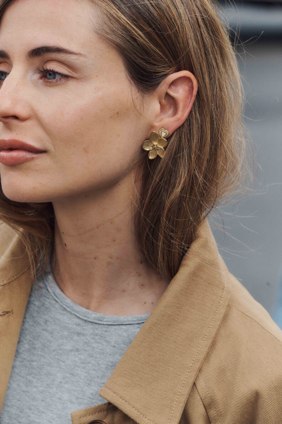 Boucles d’oreilles femme puces formes coeur dorées et nacrées | Sahoma