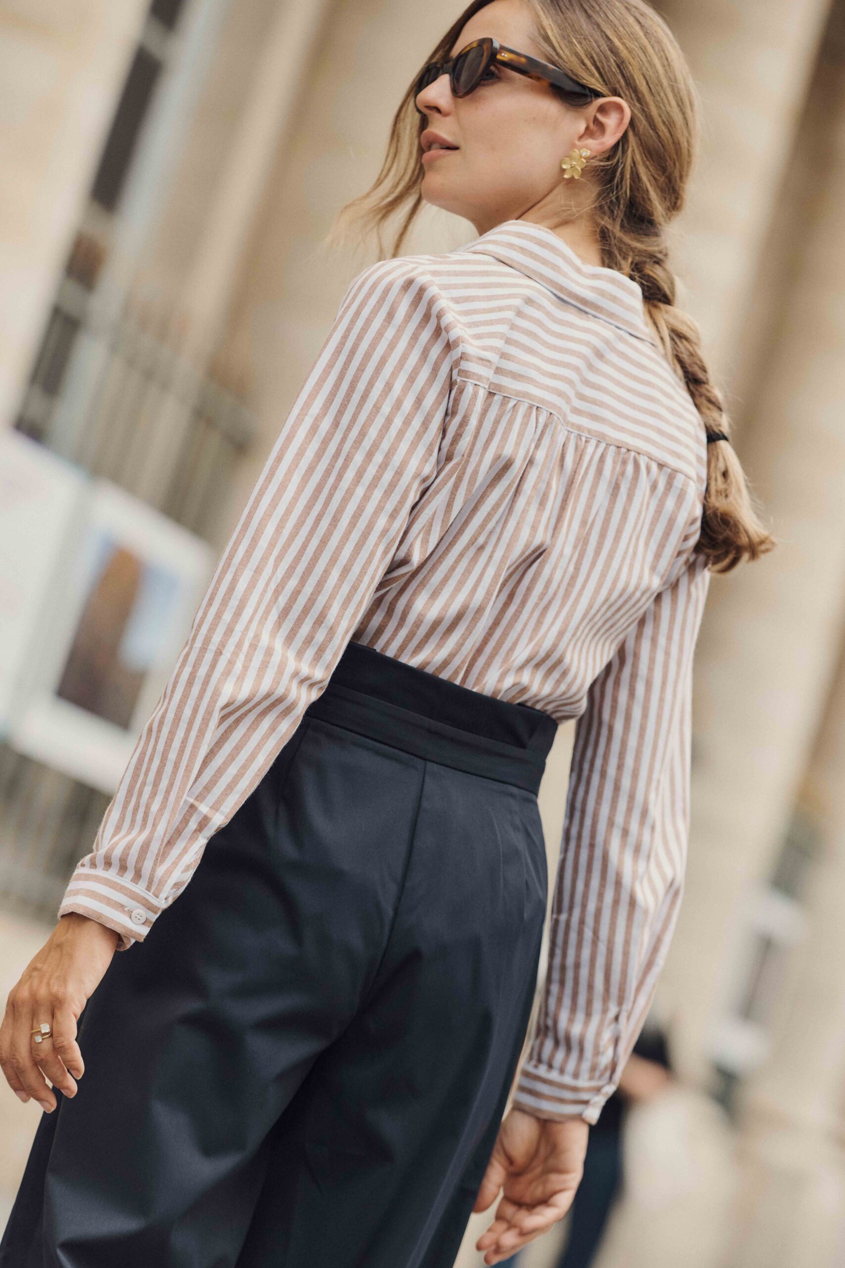 chemise-honore-marron-sahoma-2 Chemise rayée femme tom Boy marron et blanche, manches longues et col revers | Sahoma