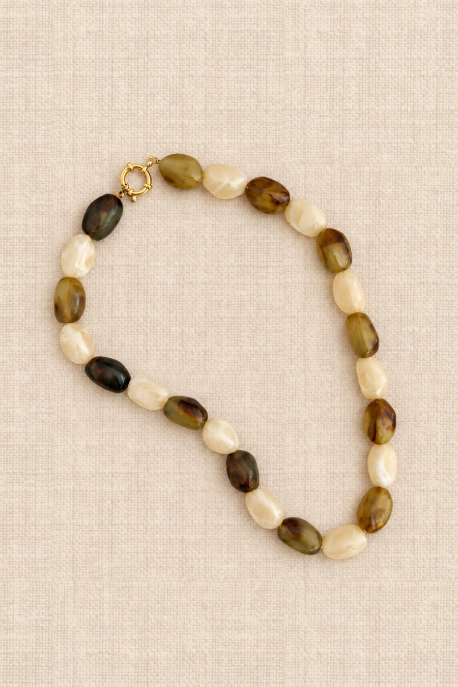 Collier vert et beige ivoire au style organique | effet translucide et marbré | Sahoma
