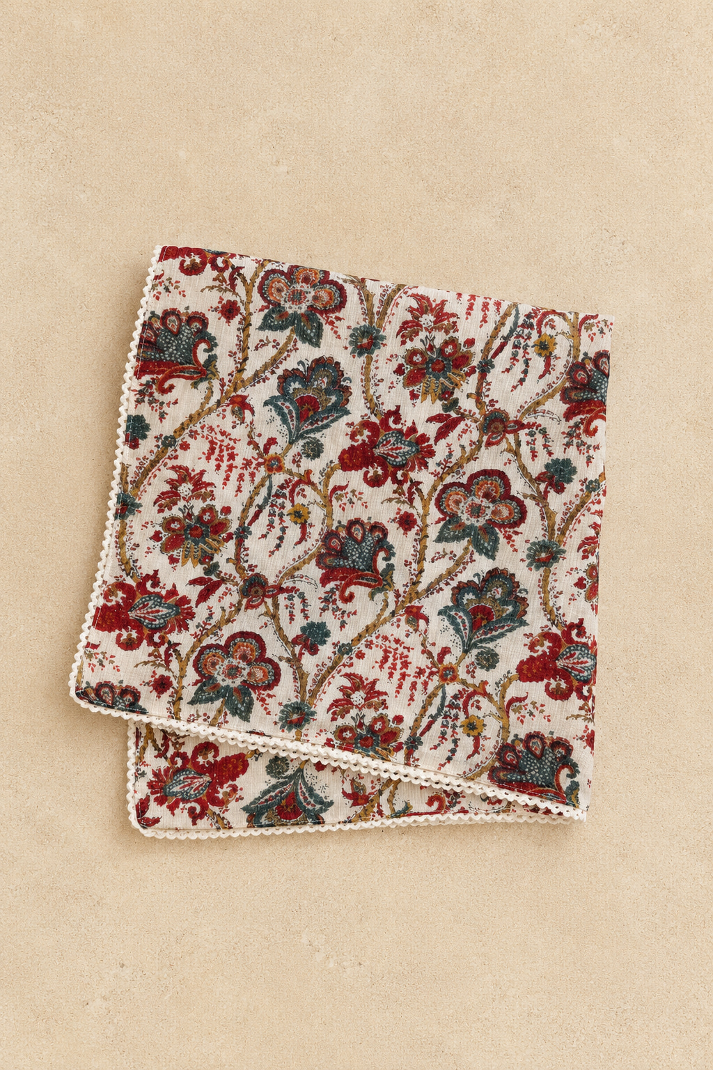 Sahoma | Foulard Adela fluide écru à l'imprimé fleuri rouge | détail fils ondulé