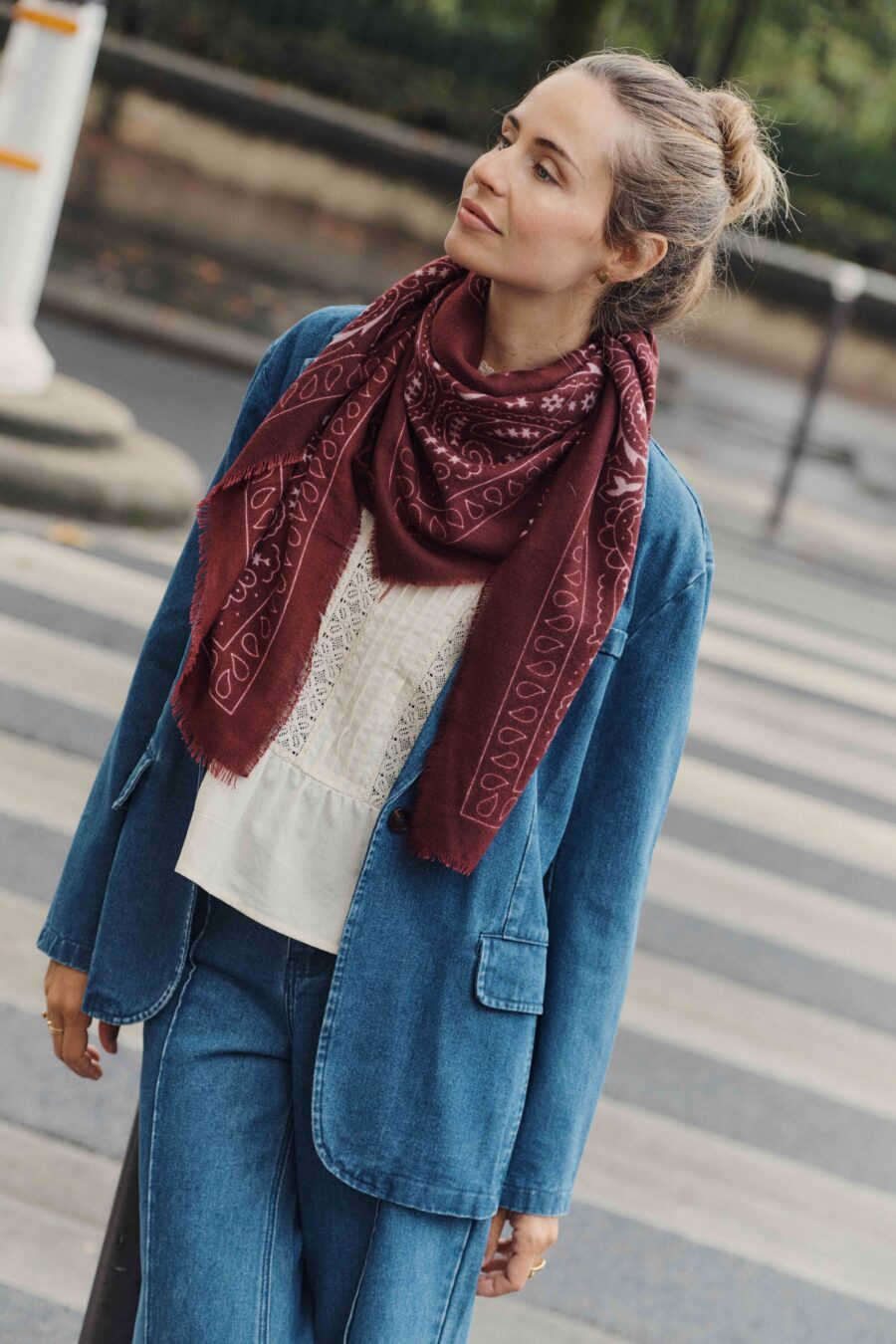 Foulard rouge bordeaux effet pashmina doux | motifs bandana-cahemire | Sahoma