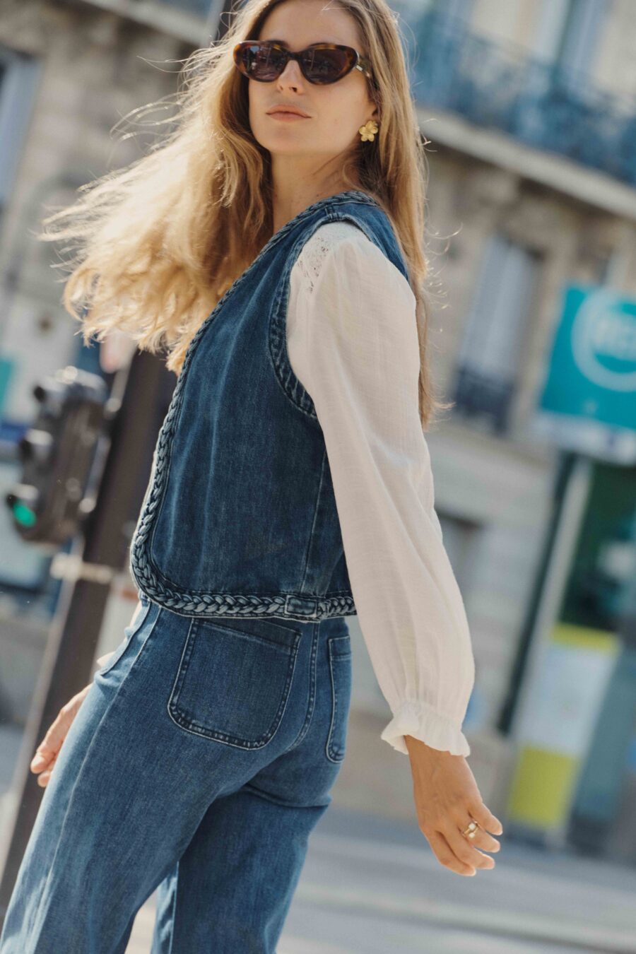 Veste femme en jean bleu brut sans manches - détail tressé | Sahoma