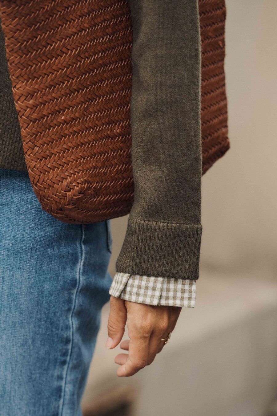 Gilet femme vart kaki doux – col rond et col chemise intégré | Sahoma