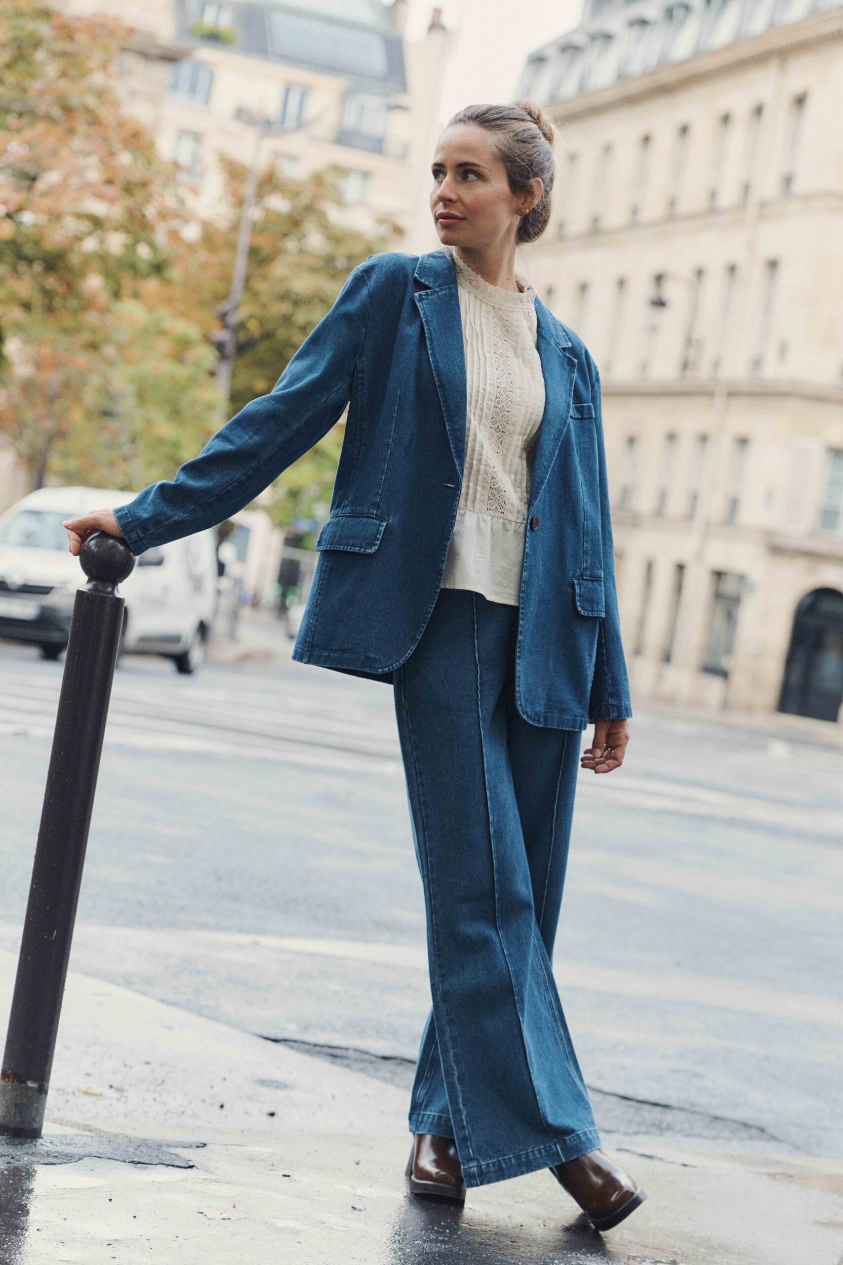 jean-leonard-bleu-sahoma-1 Sahoma | Jean Leonard pour femme taille haute bleu foncé – Coupe large et style rétro |