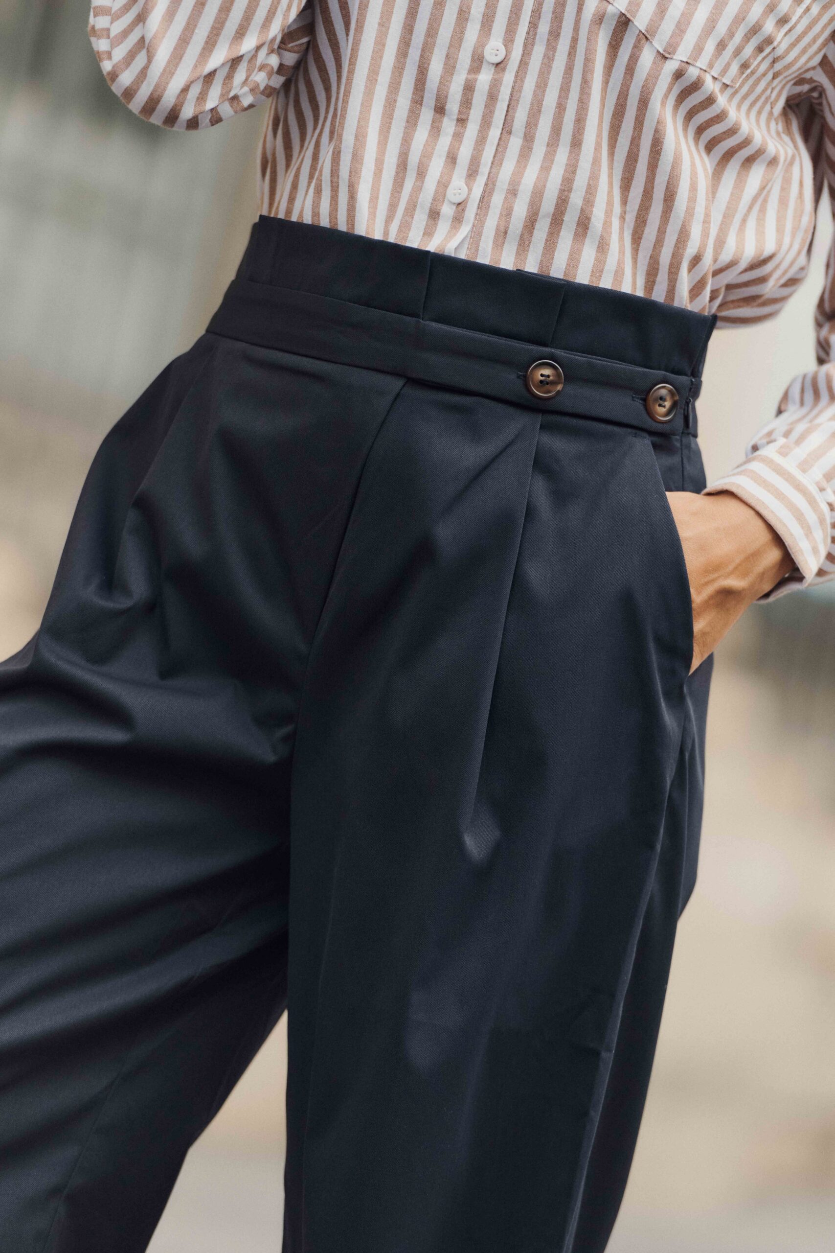 pantalon-many-marine-sahoma-2 Pantalon femme bleu marine | coupe large fluide | taille haute à pinces | Sahoma