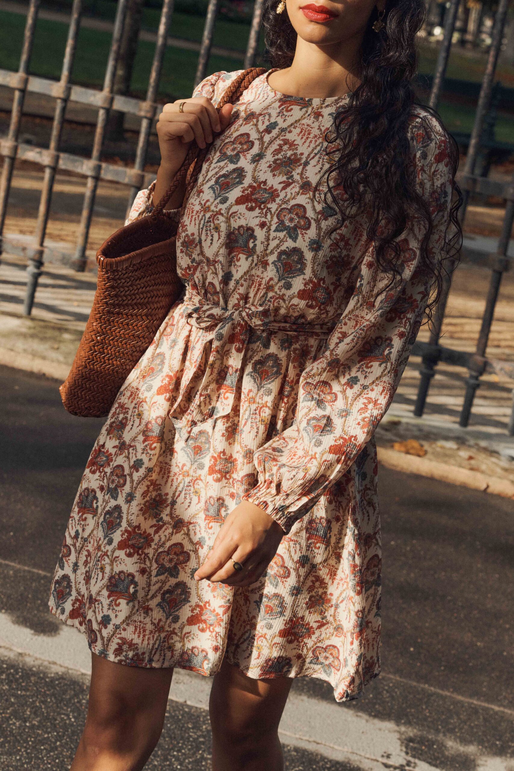Robe femme courte beige imprimé fleuri rouge et beige | Sahoma
