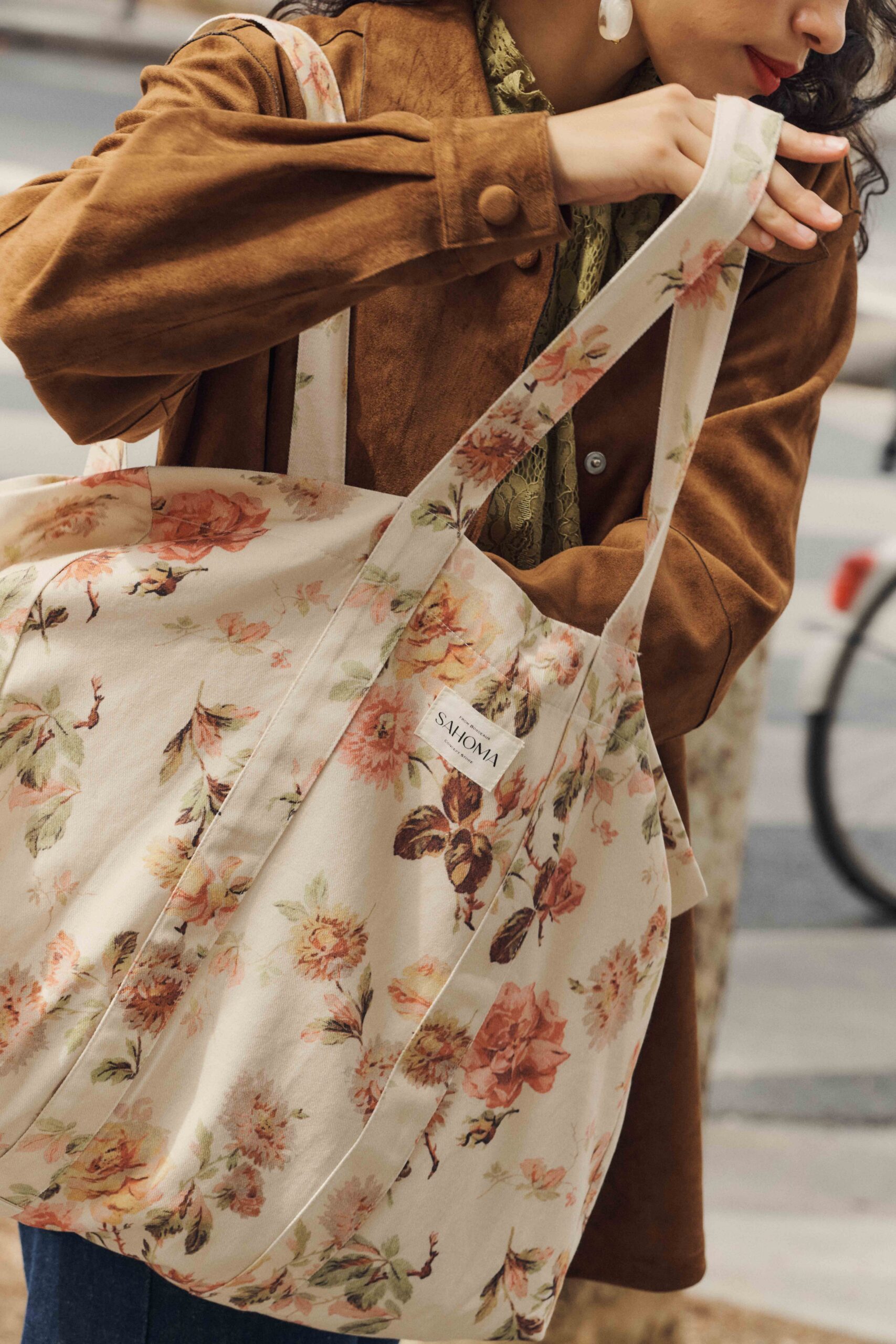 sac-cabas-rita-fleurie-sahoma-00004 Femme sac cabas en tissu épais | grande contenance | imprimé fleuri beige | Sahoma