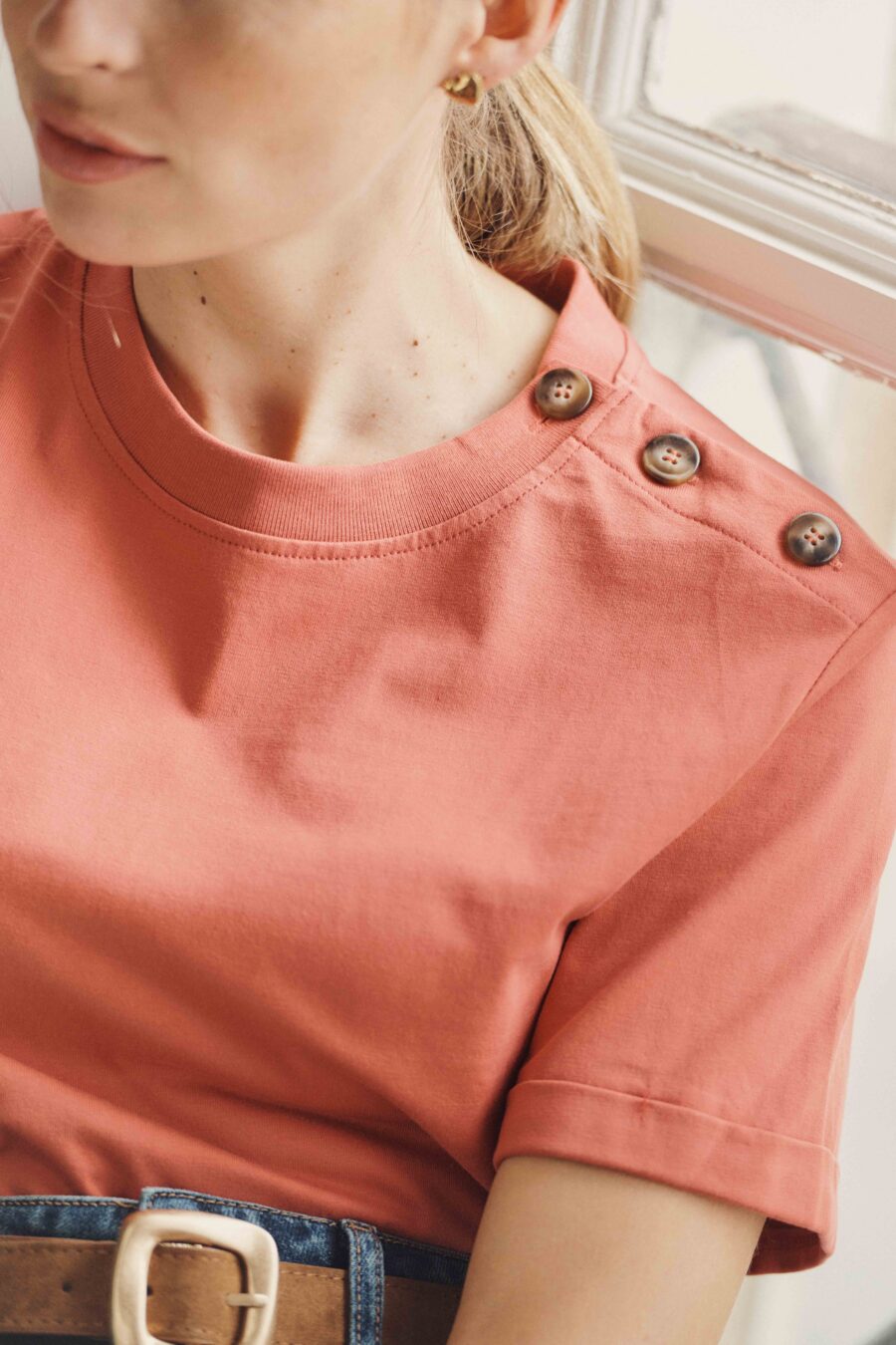 Sahoma | T-shirt Noam pour femme terracotta col rond à boutons - basique en 100% coton indispensable - intemporel
