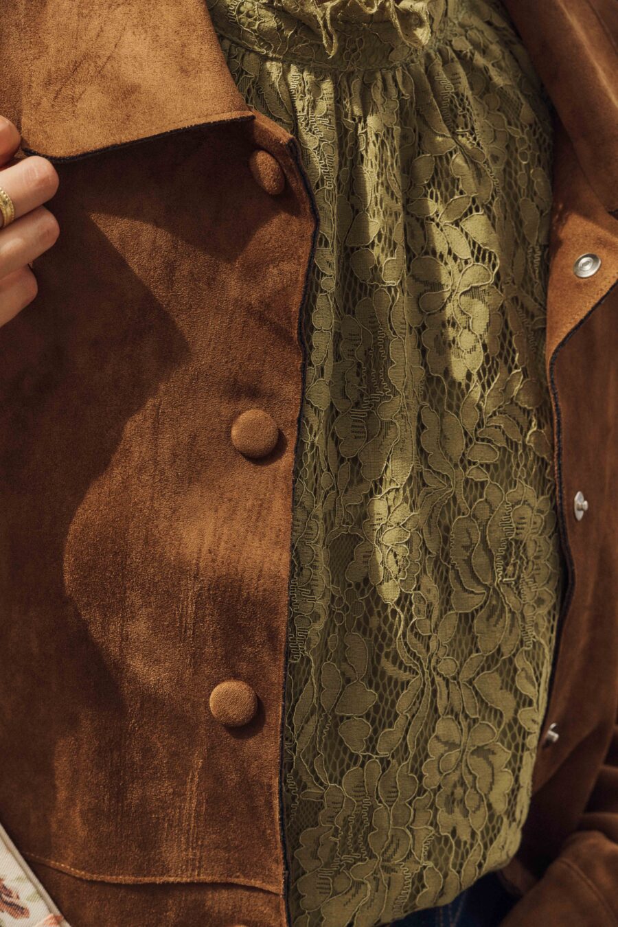 Veste femme en suédine camel | chic et décontractée pour l’automne | Sahoma