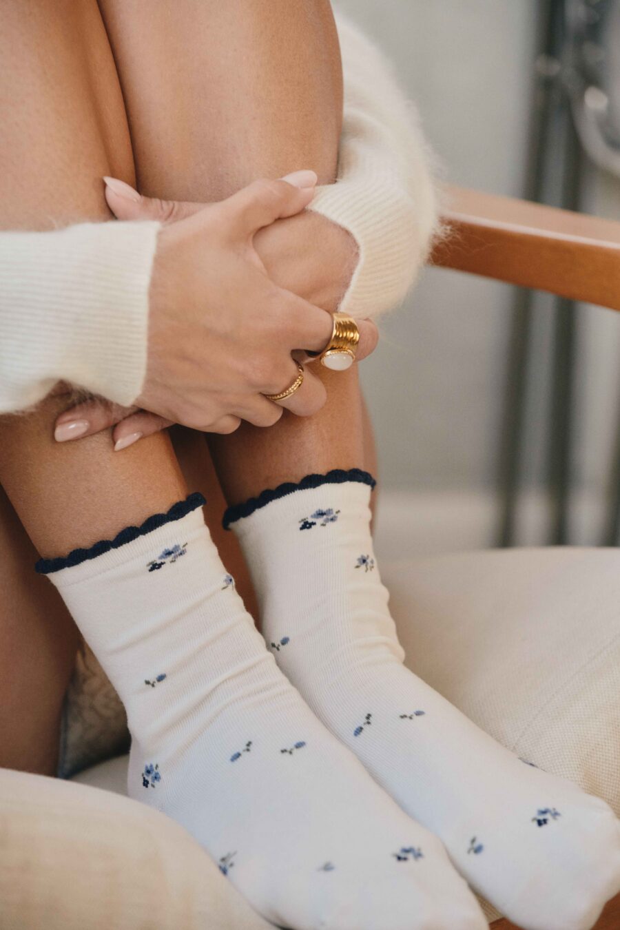 Chaussettes Linnéa courtes pour femme blanches à petites fleurs bleues | fines et douces | Sahoma