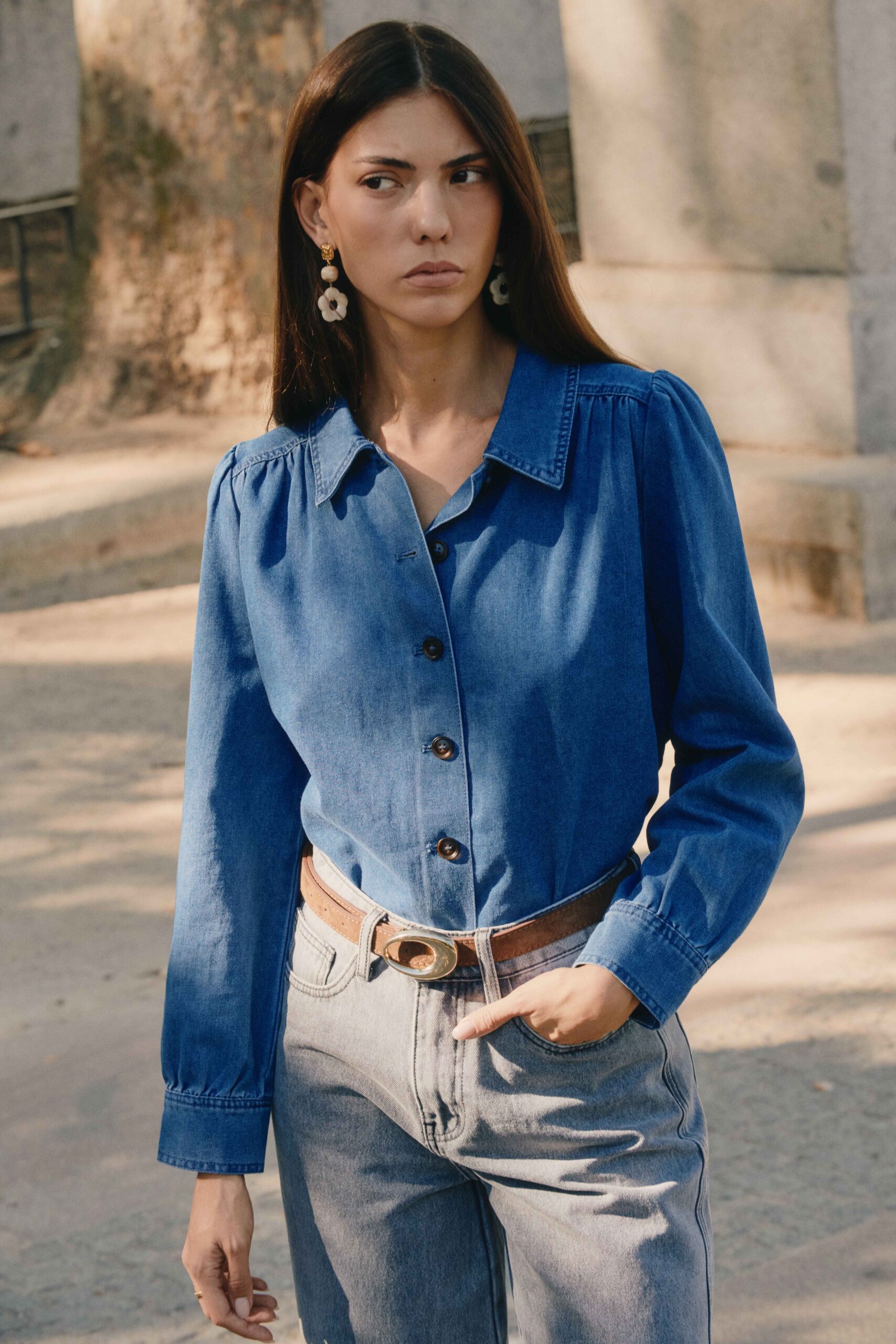 chemise-almee-jean-sahoma-00002 Chemise Almée pour femme en jean bleue | manches longues | intemporel | Sahoma