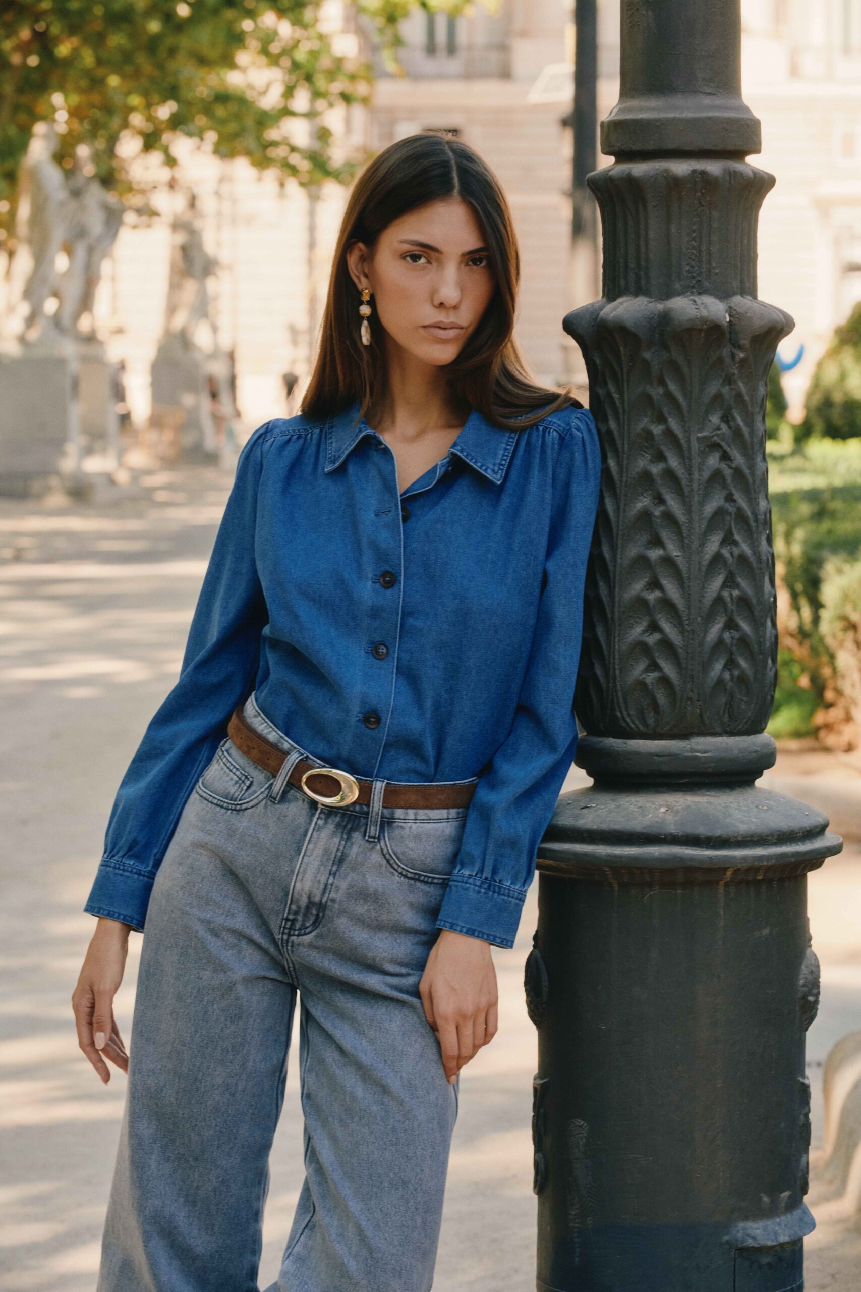 chemise-almee-jean-sahoma-00004 Chemise Almée pour femme en jean bleue | manches longues | intemporel | Sahoma