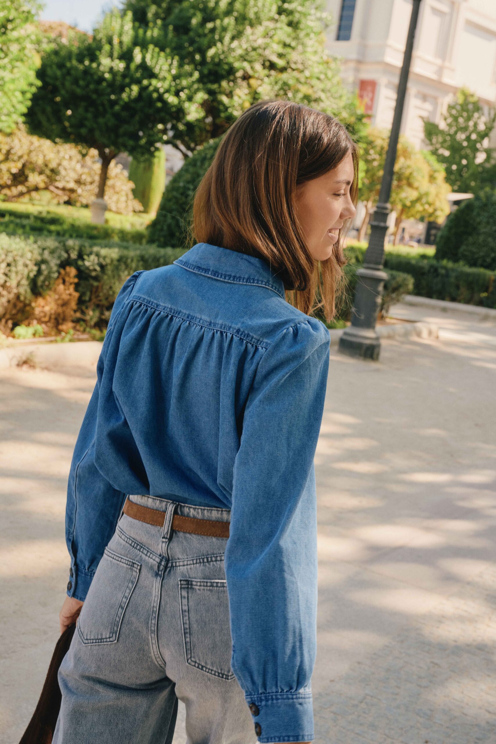chemise-almee-jean-sahoma-00006 Chemise Almée pour femme en jean bleue | manches longues | intemporel | Sahoma