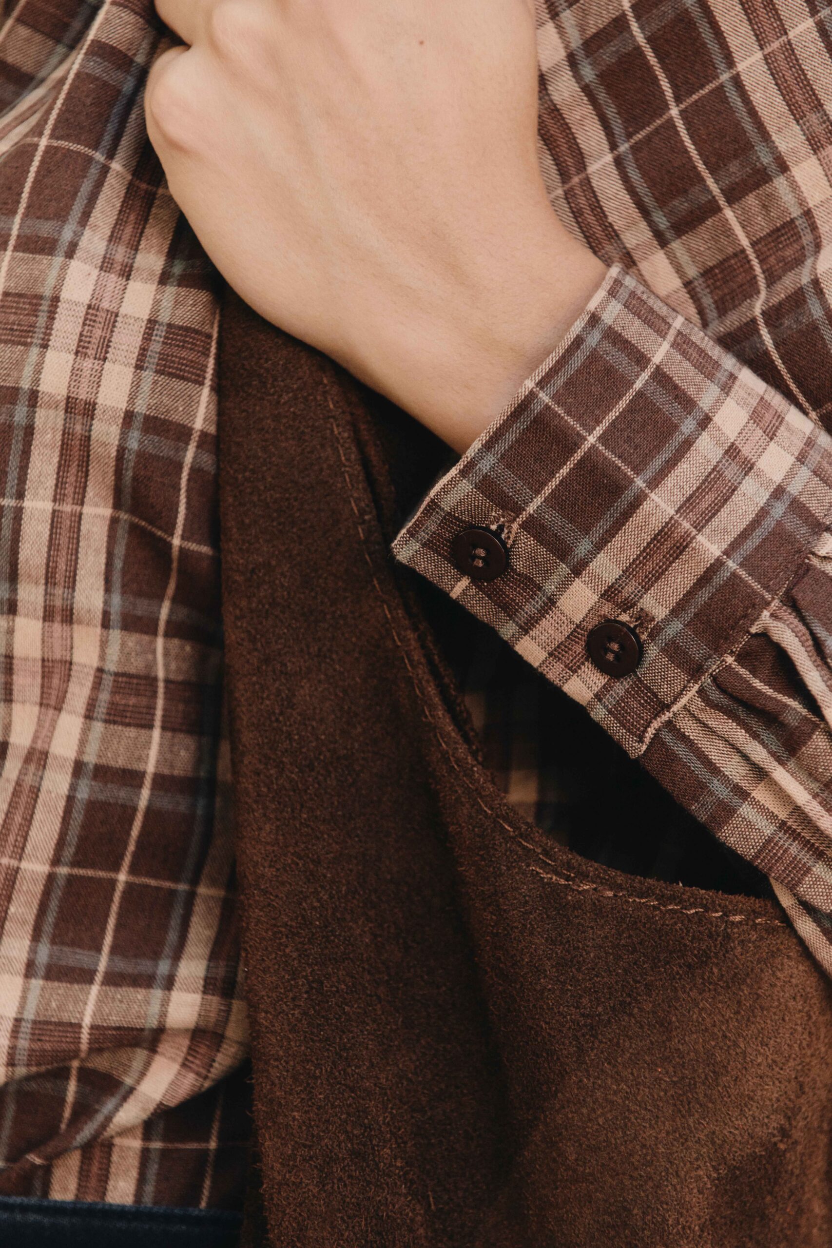 chemise-isaure-marron-sahoma-11 Chemise à carreaux marron et beige avec col à nouer | Sahoma