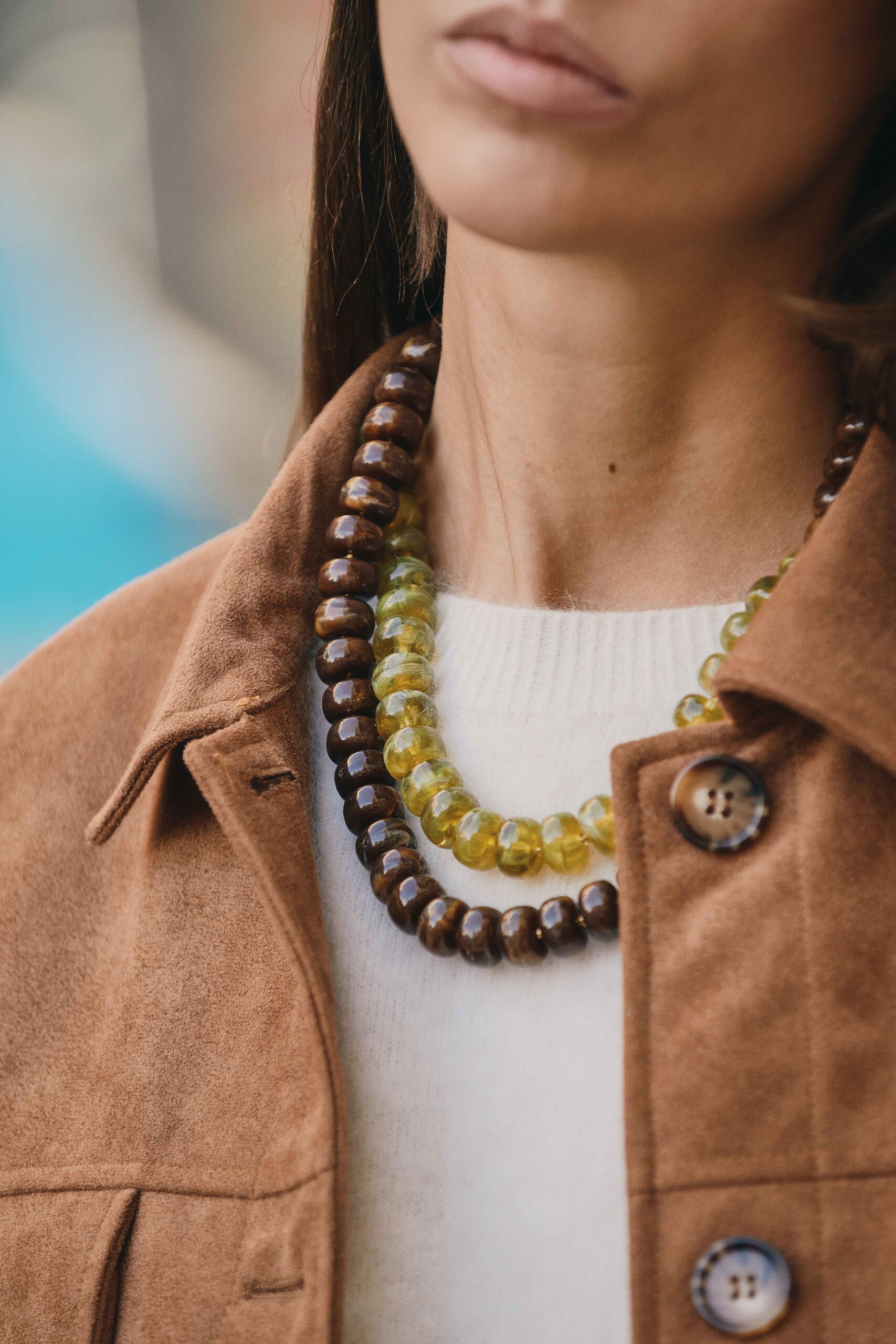 Collier femme au style organique et pierres marron | Bijou tendance aux tons naturels et dorés | Sahoma