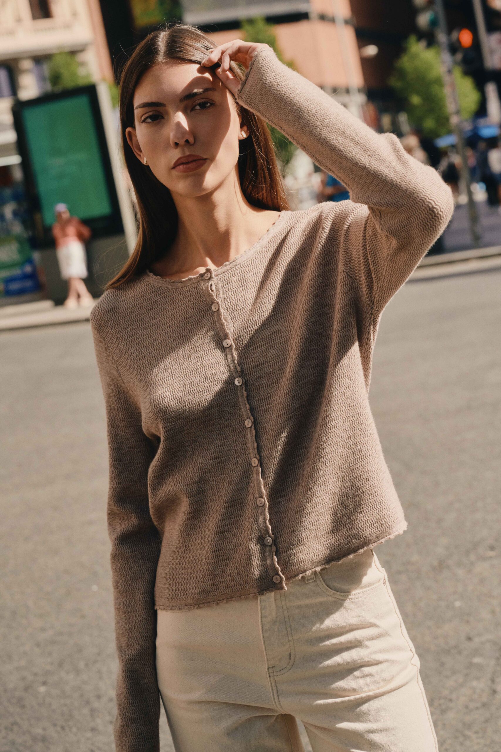 Gilet en maille fine | coupe près du corps | couleur taupe | Élégant et confortable | Sahoma