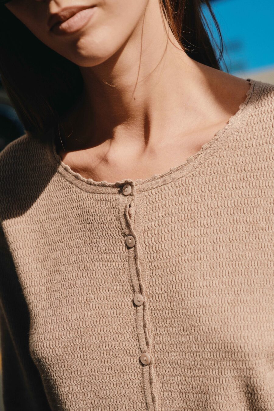 Gilet en maille fine | coupe près du corps | couleur taupe | Élégant et confortable | Sahoma