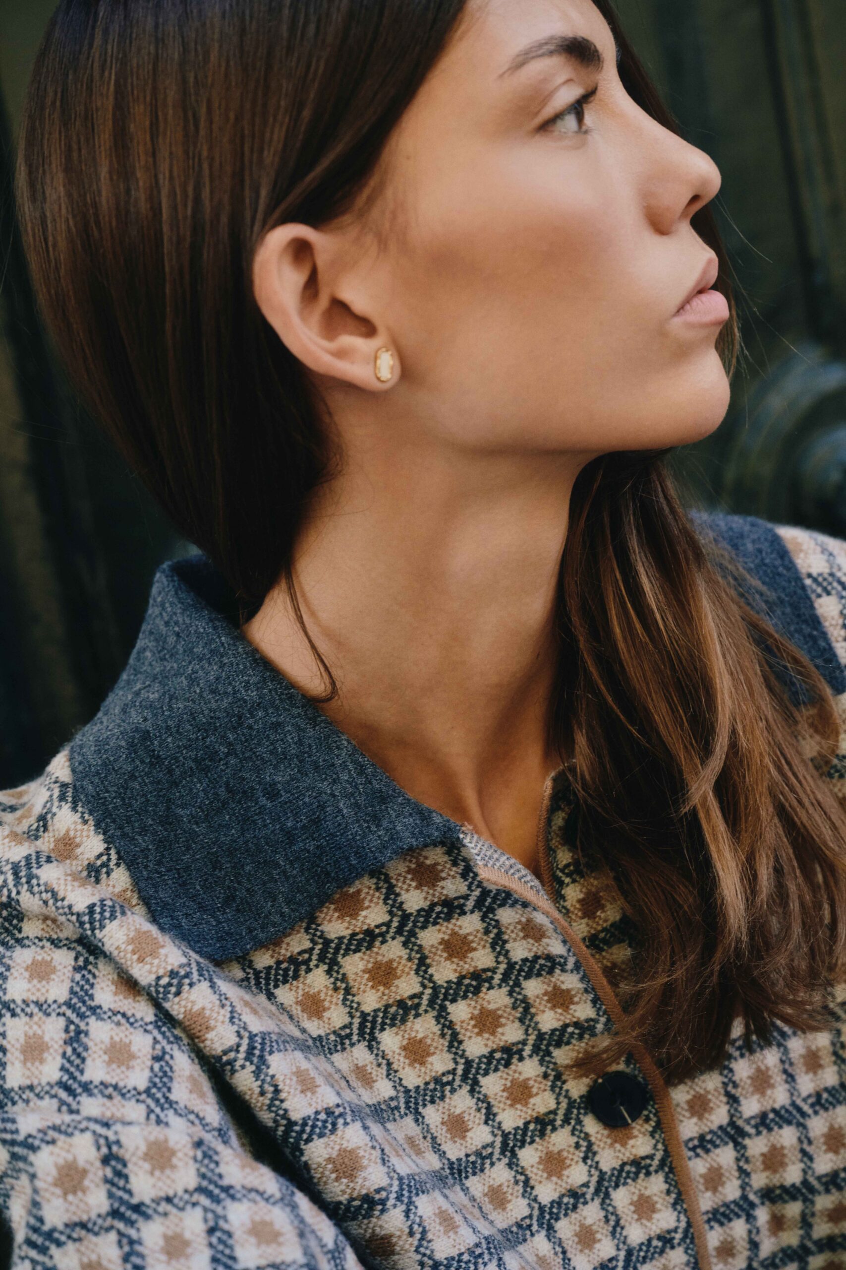 gilet-marlow-marron-sahoma-00003 Gilet-veste femme en maille douce camel | motif à carreaux | manches longues et col chemise contrastant gris | Sahoma