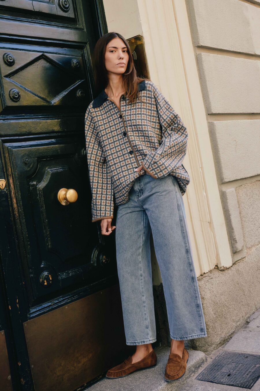 Gilet-veste femme en maille douce camel | motif à carreaux | manches longues et col chemise contrastant gris | Sahoma