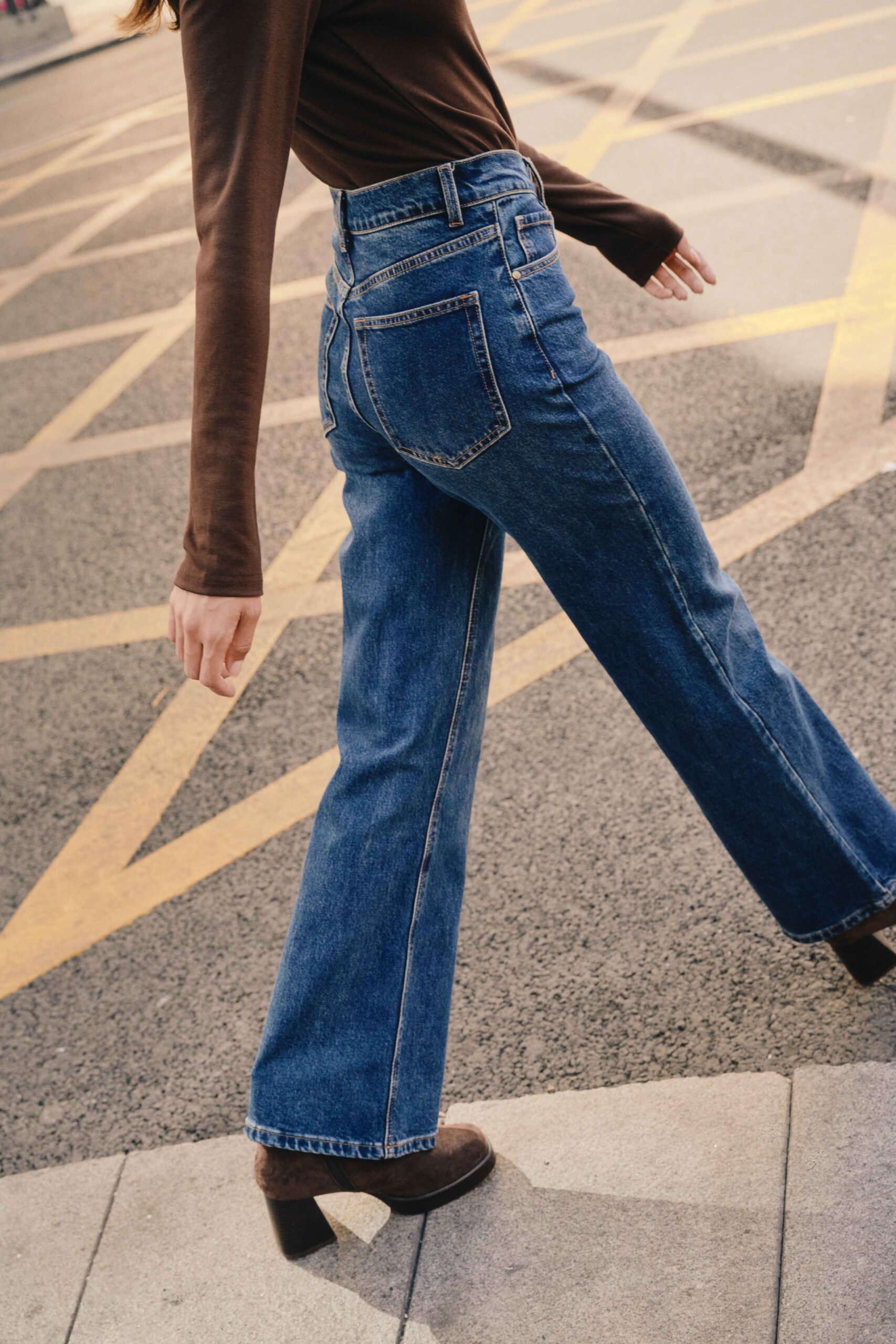 jean-dario-bleu-brut-sahoma-00004 Sahoma | Jean femme taille haute | coupe flare | denim bleu foncé