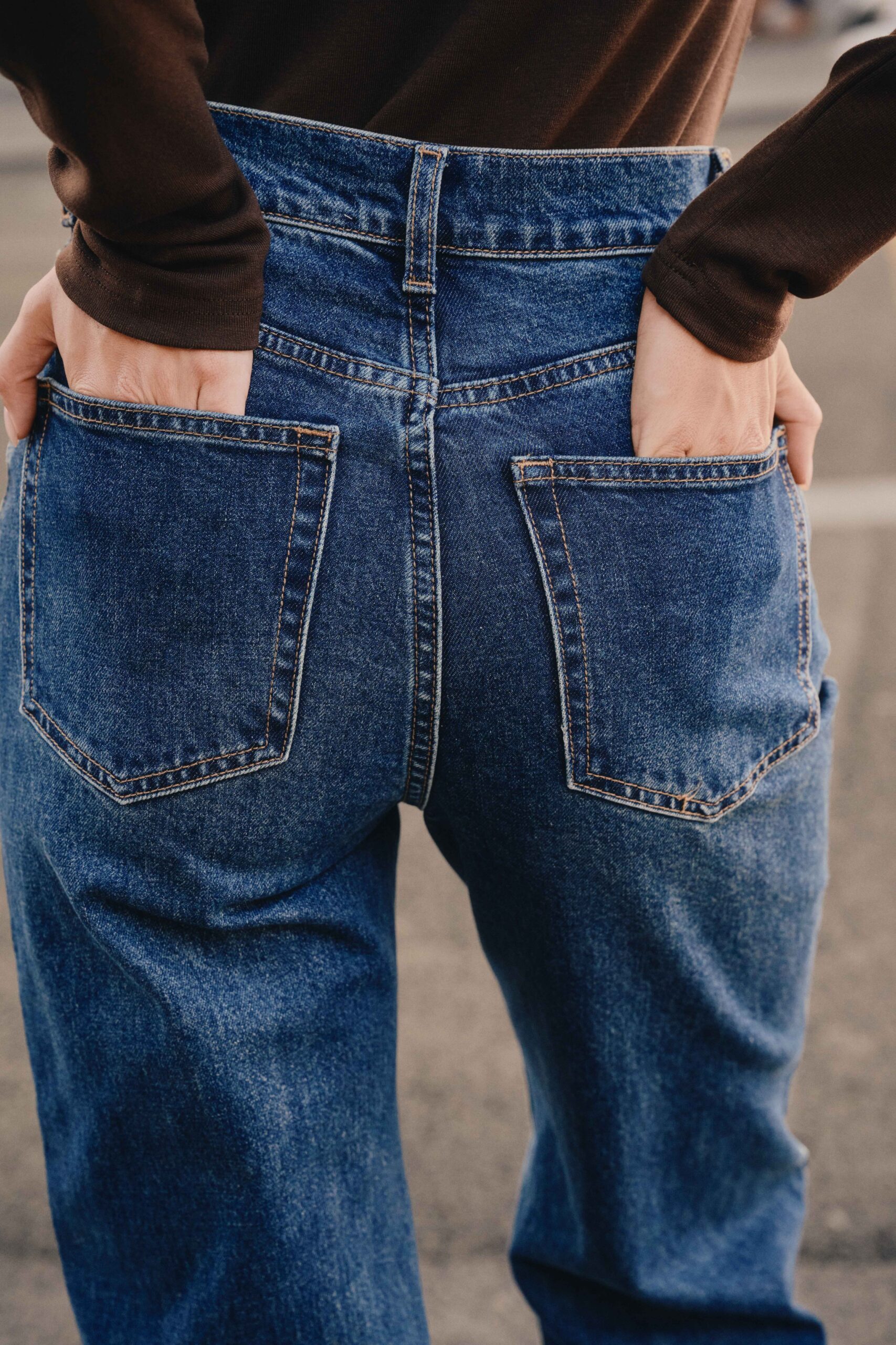 jean-dario-bleu-brut-sahoma-2 Sahoma | Jean femme taille haute | coupe flare | denim bleu foncé