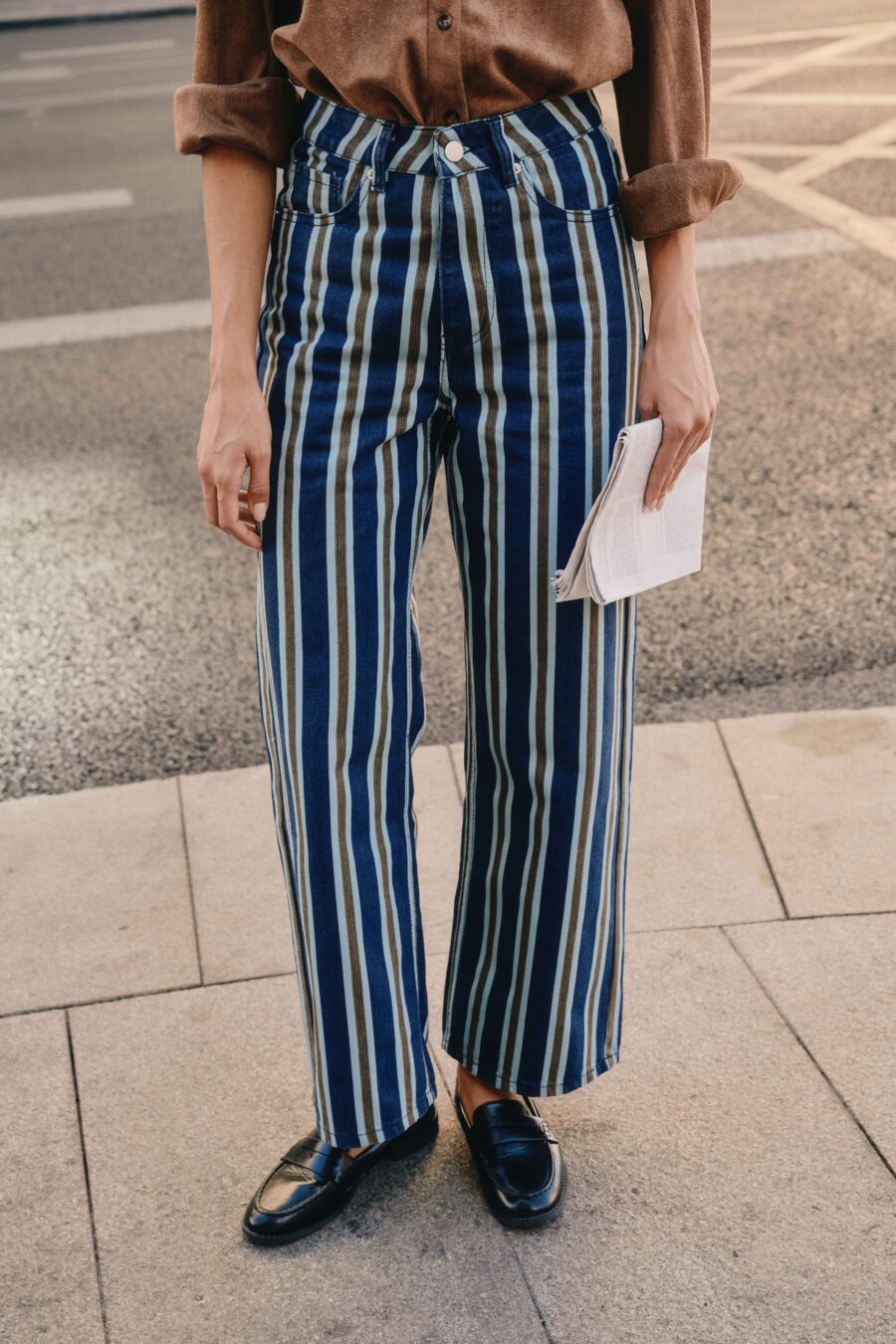 Jean femme à rayures épaisses | bleu et marron | taille haute | coupe droite et jambes larges | Sahoma