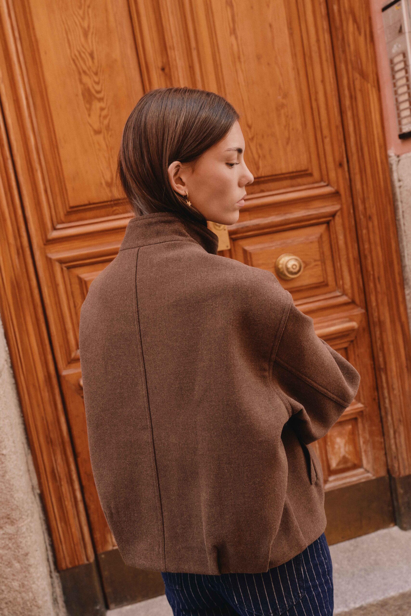 manteau-cesario-marron-sahoma-6 Veste courte marron chocolat à col montant | Sahoma