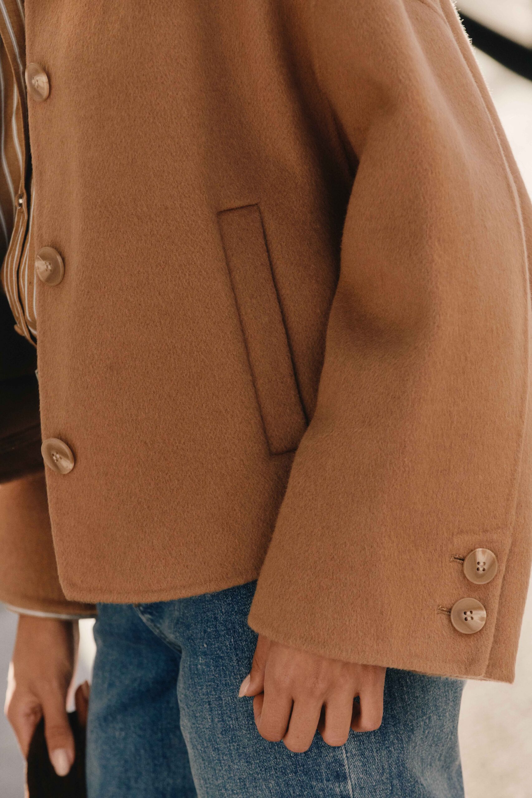 manteau-court-senan-camel-sahoma-2 Veste - manteau de femme court camel | laine et cahemire | élégant - parfait pour la mi-saison | Sahoma