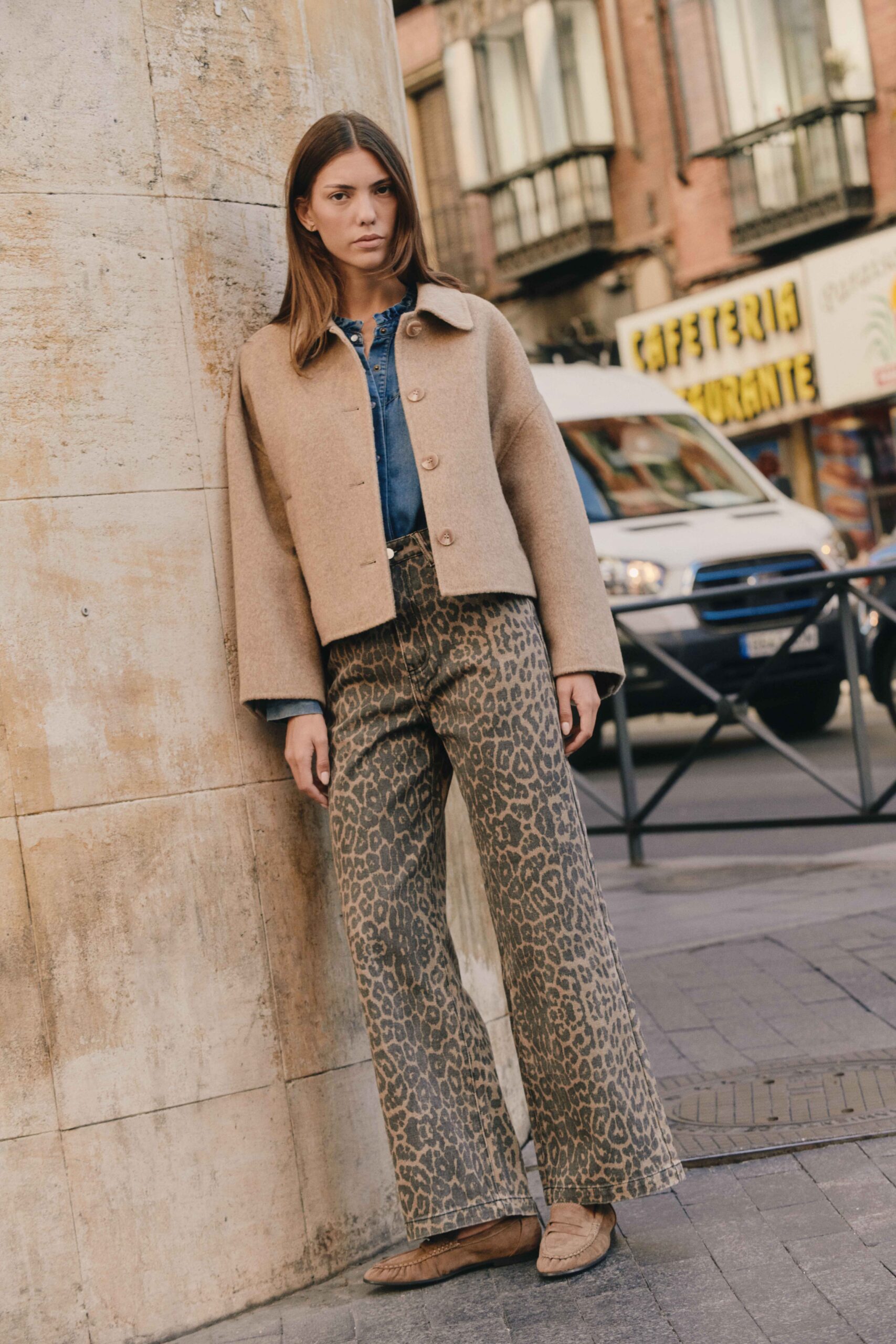 manteau-court-senan-taupe-sahoma-12 Veste - manteau de femme court taupe | laine et cahemire | élégant - parfait pour la mi-saison | Sahoma