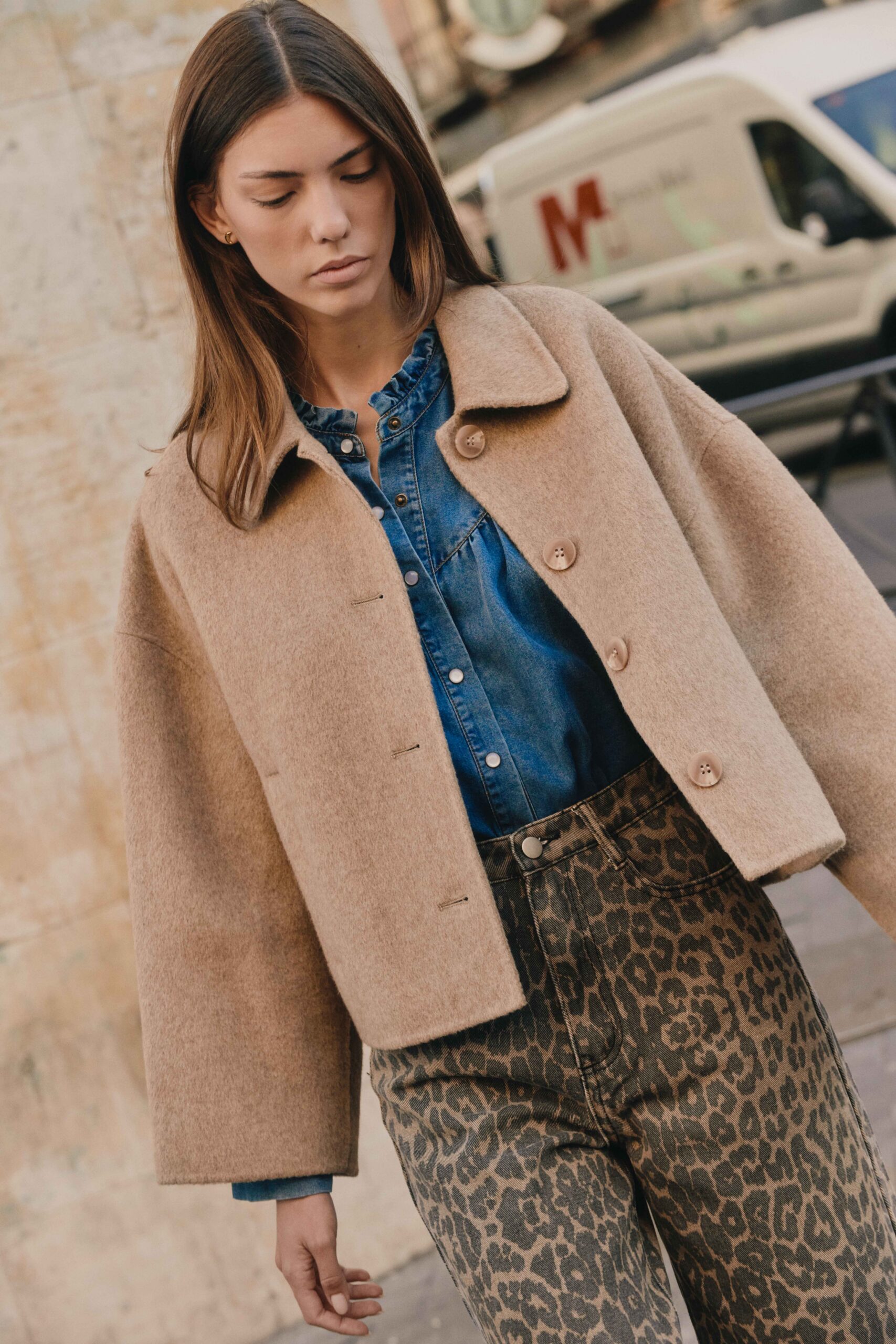 manteau-court-senan-taupe-sahoma-15 Veste - manteau de femme court taupe | laine et cahemire | élégant - parfait pour la mi-saison | Sahoma