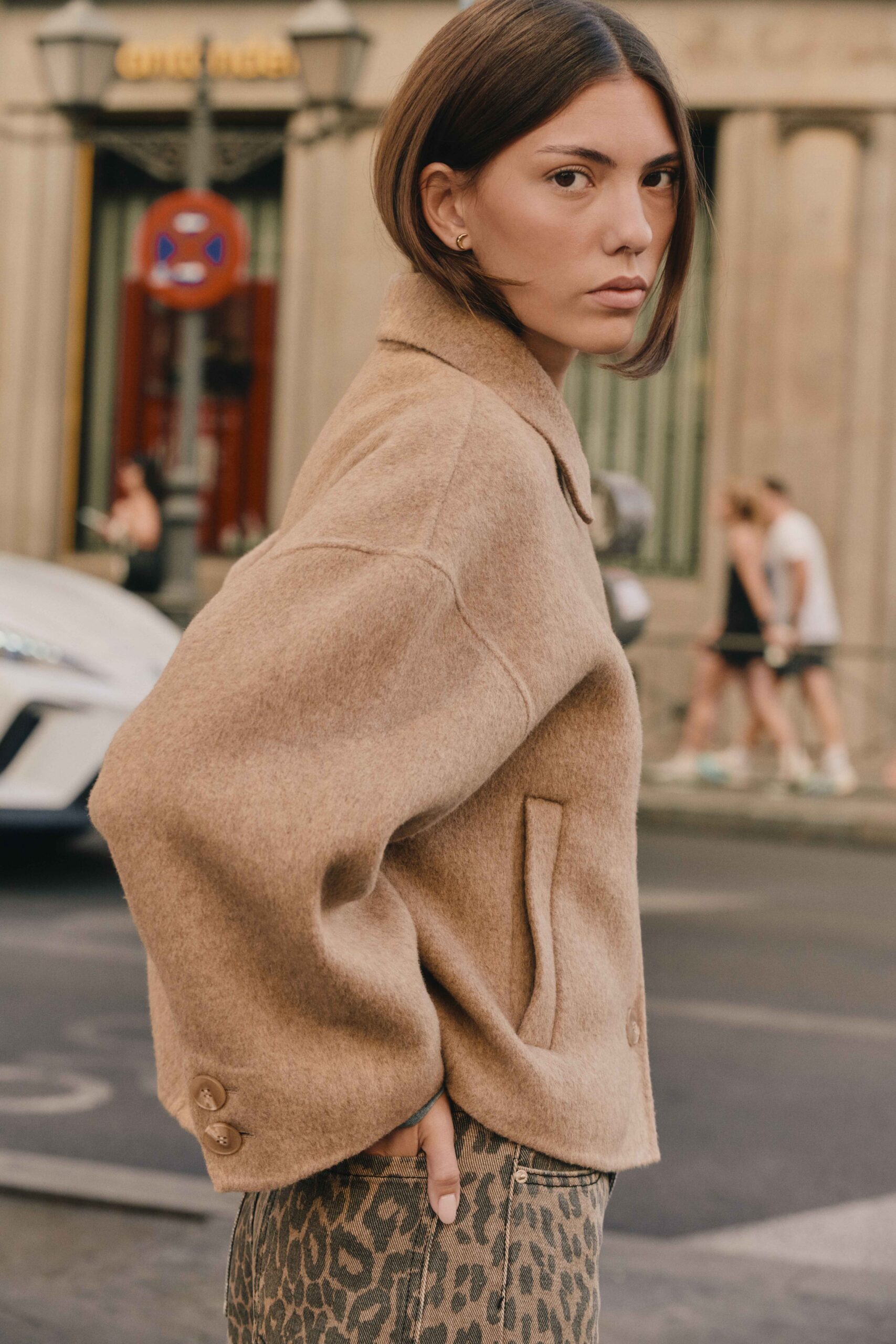manteau-court-senan-taupe-sahoma-19 Veste - manteau de femme court taupe | laine et cahemire | élégant - parfait pour la mi-saison | Sahoma