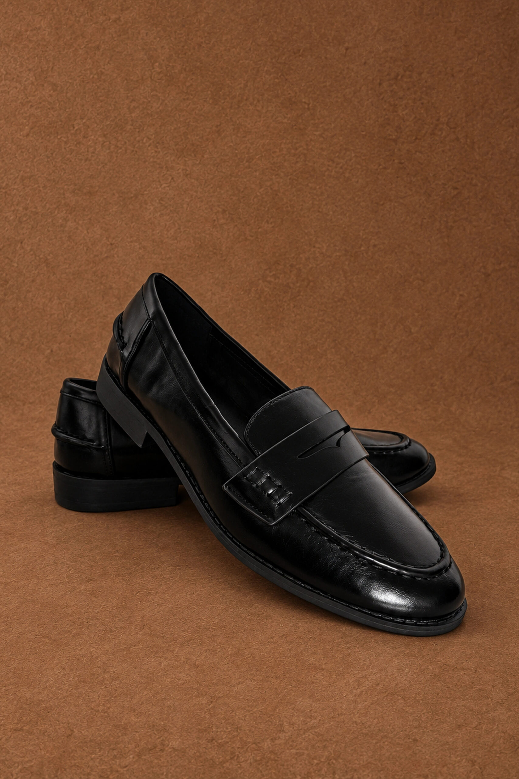 mocassins-rudy-noirs-packshot-sahoma-00001 Mocassins Rudy pour femme effet cuir lisse noir - confort et élégance pour le quotidien | Sahoma