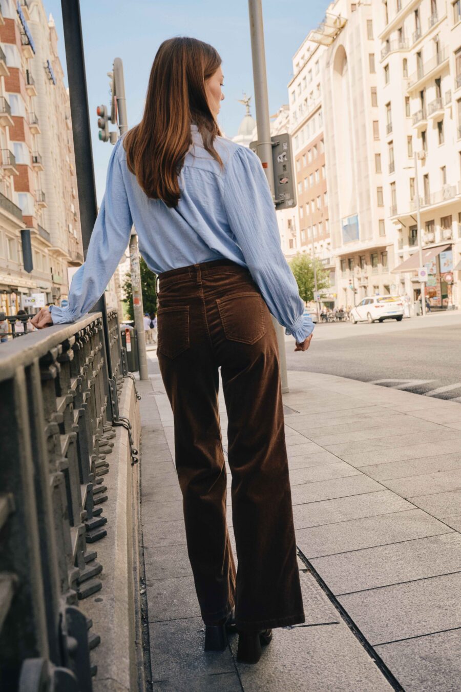 Pantalon Chris pour femme en velours côtelé marron | évasé taille haute | Sahoma