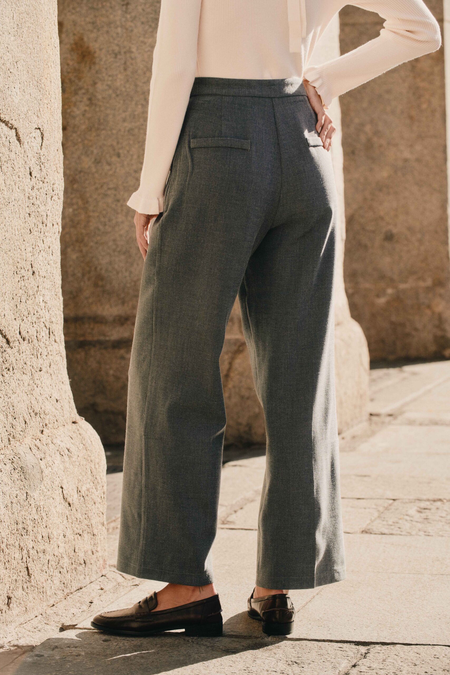 pantalon-onyx-gris-sahoma-4 Pantalon style marin - gris taille haute et jambes larges | Sahoma