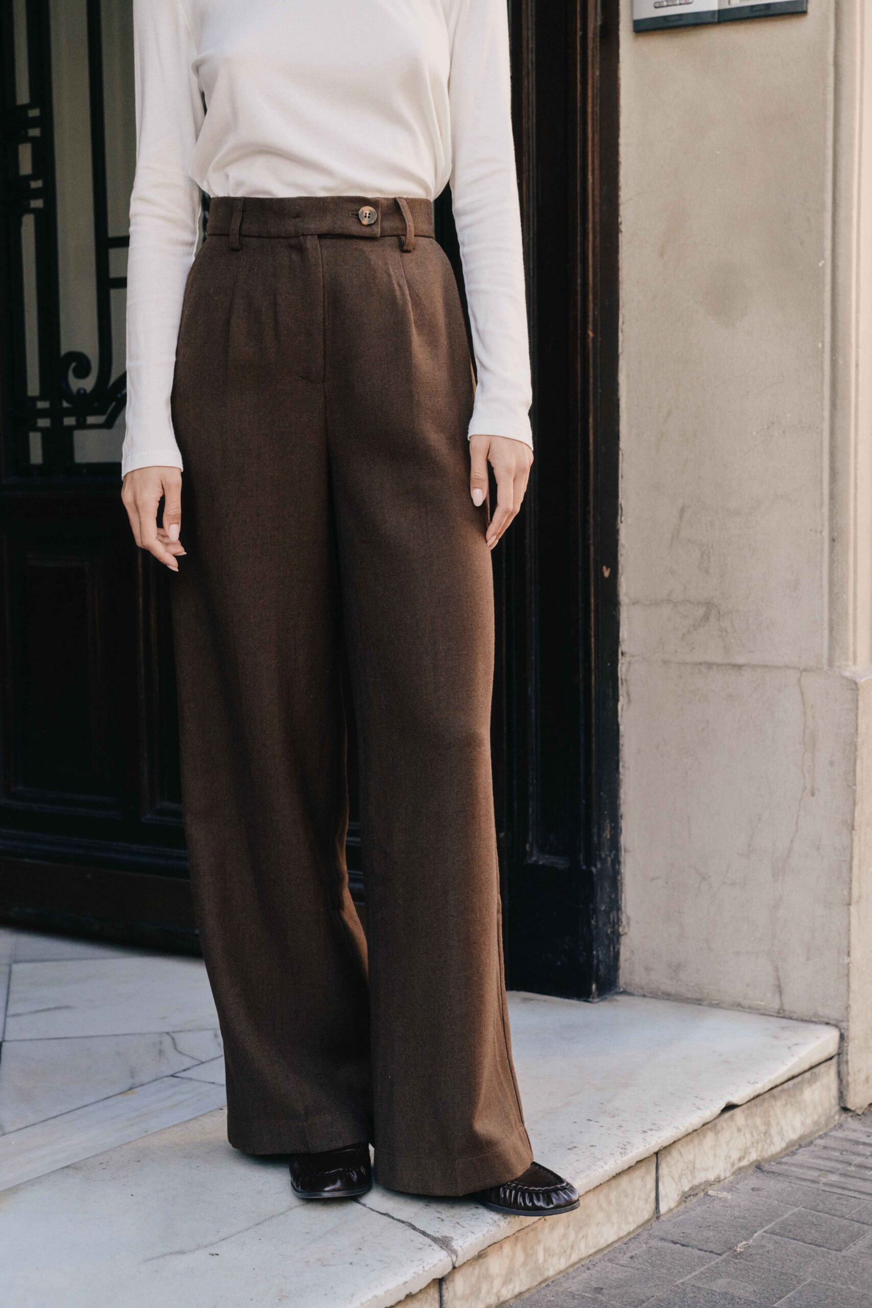 Pantalon large marron taille haute à pinces en laine | Sahoma