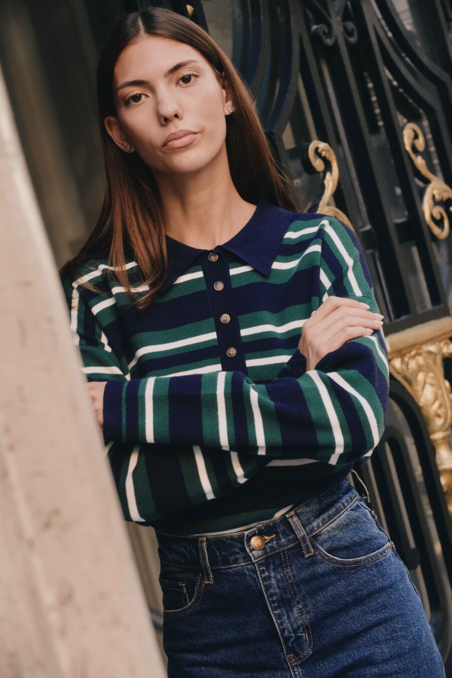 Polo en maille pour femme rayé vert et bleu marine | Manches longues | col revers | boutonné sur le haut | élégant et confortable | Sahoma
