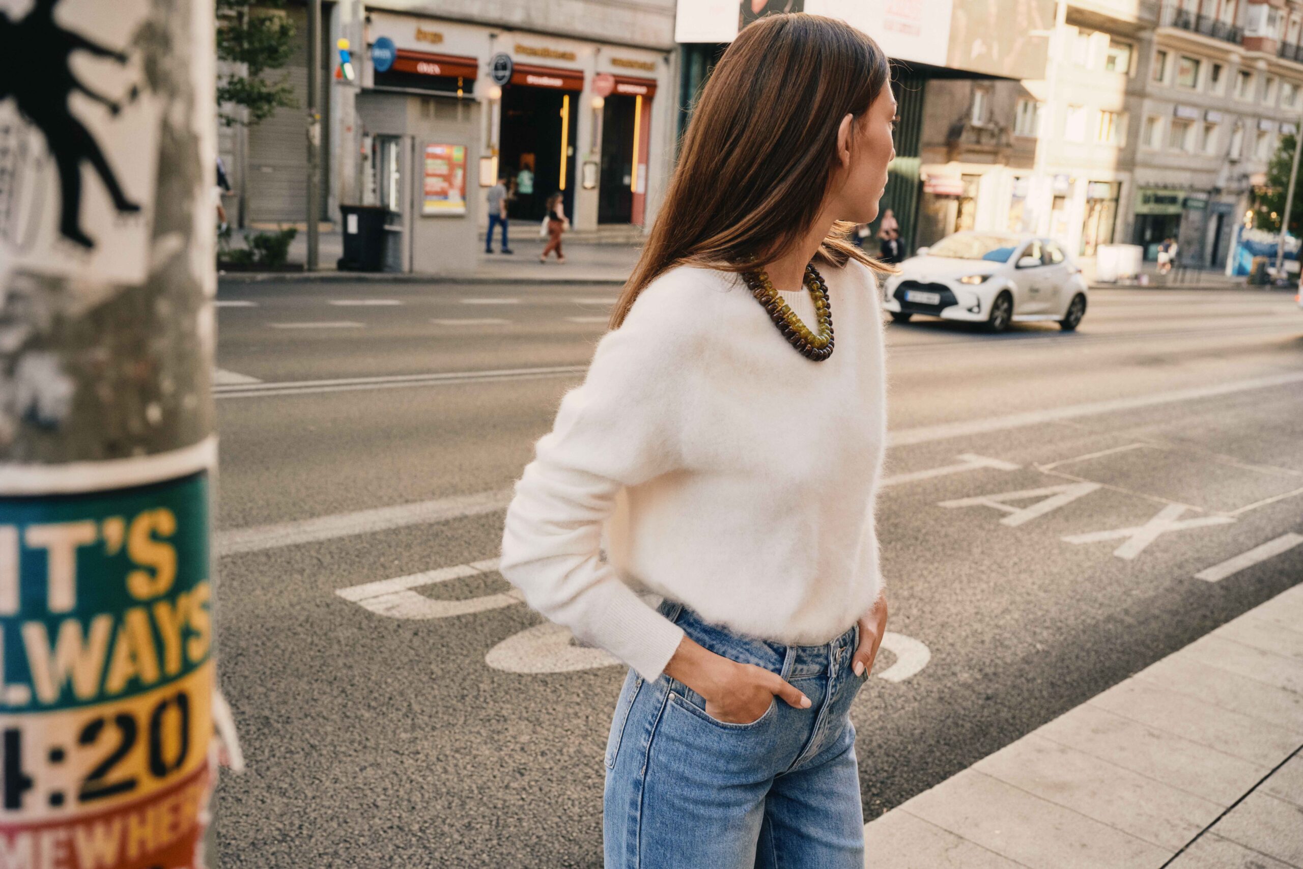 pull-joan-creme-sahoma-00010 Pull femme en maille douce uni blanc crème | col rond | manches longues et laine chaude | Sahoma