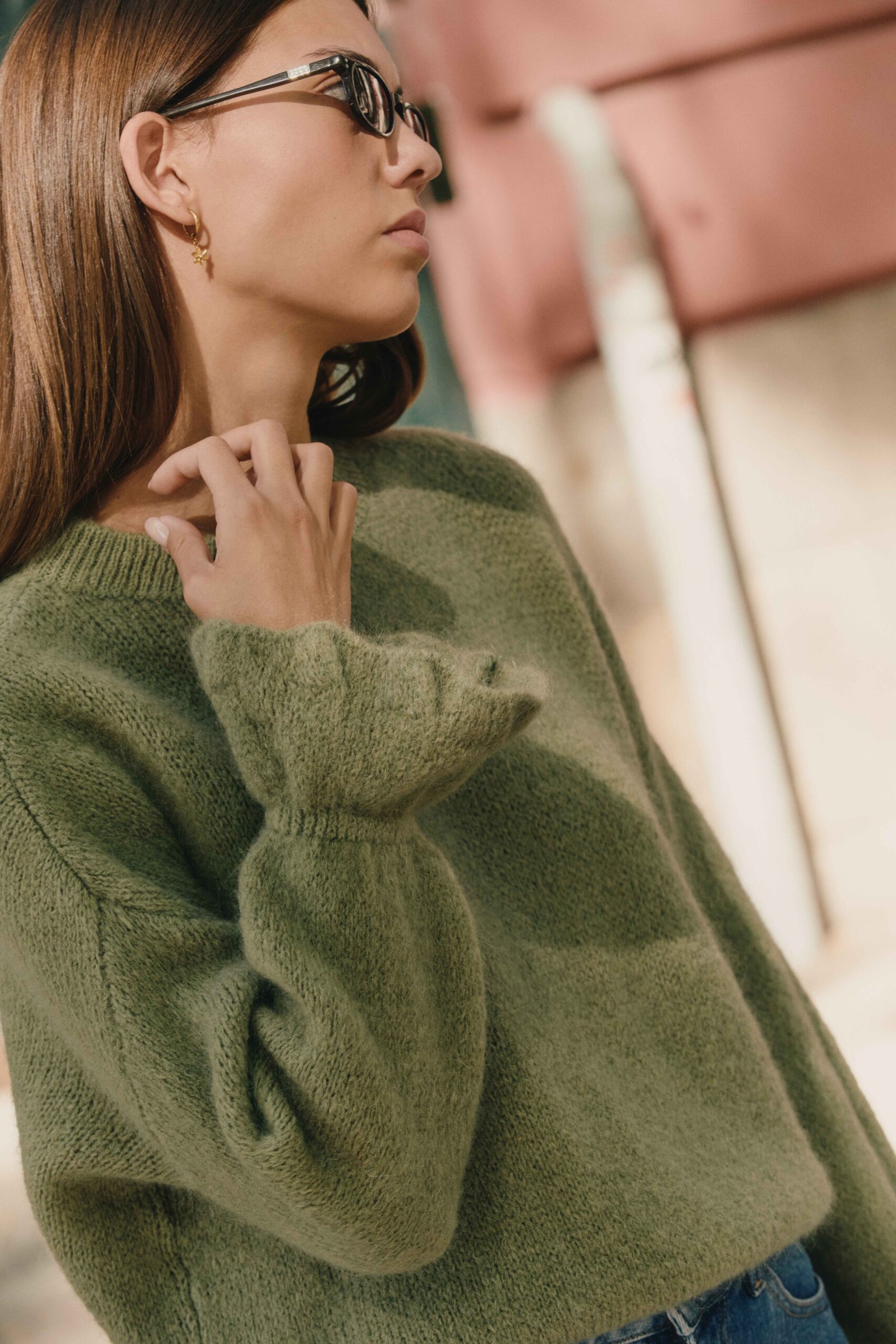 Pull vert sauge - col rond en maille duveteuse à manches évasées | Sahoma