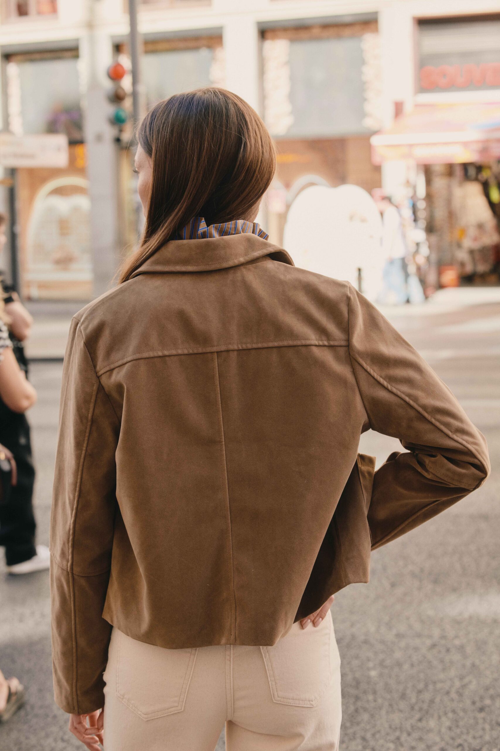 veste-ariane-marron-sahoma-00003 Veste femme droite marron glacé | chic et décontractée pour l’automne | Sahoma