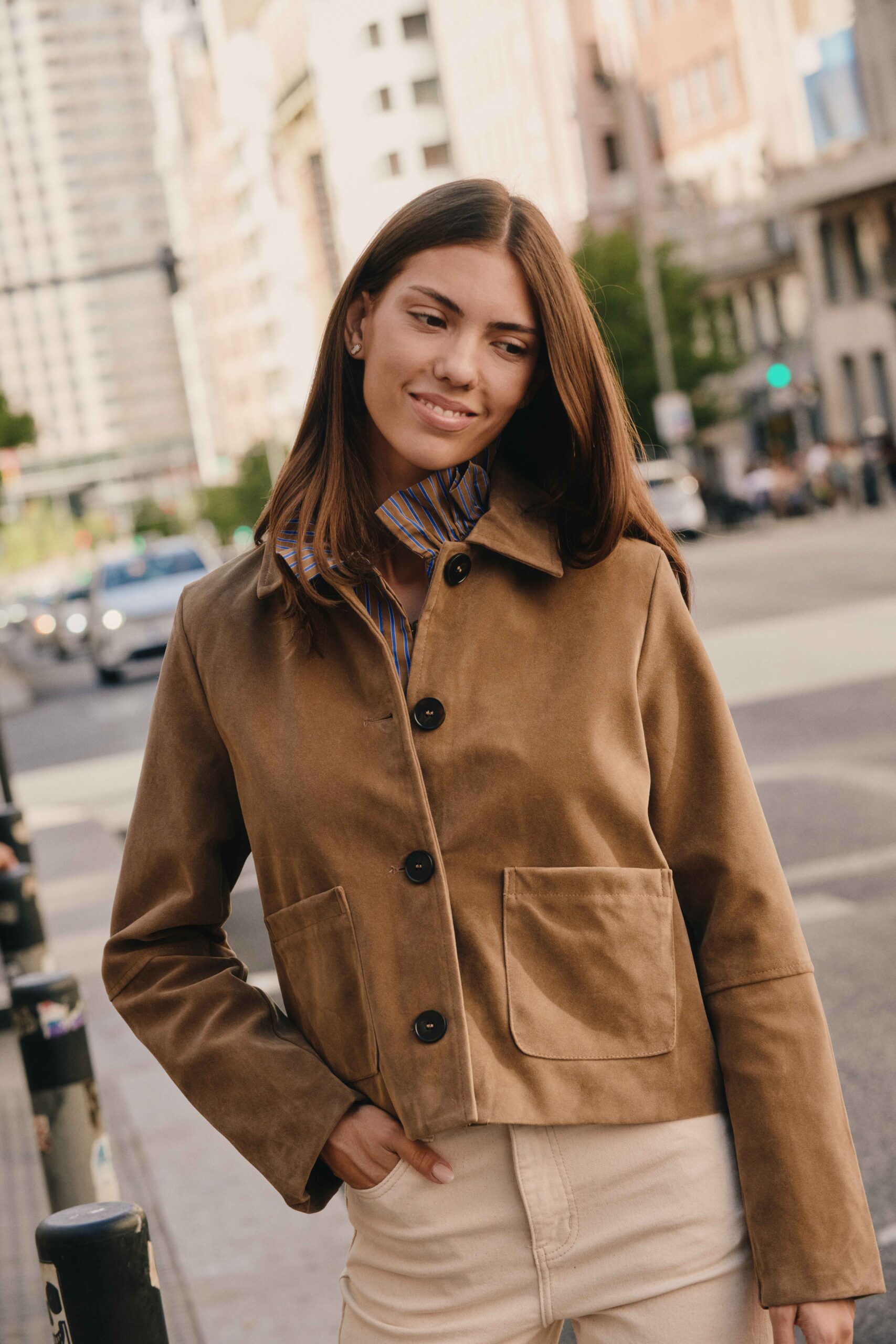 veste-ariane-marron-sahoma-00005 Veste femme droite marron glacé | chic et décontractée pour l’automne | Sahoma