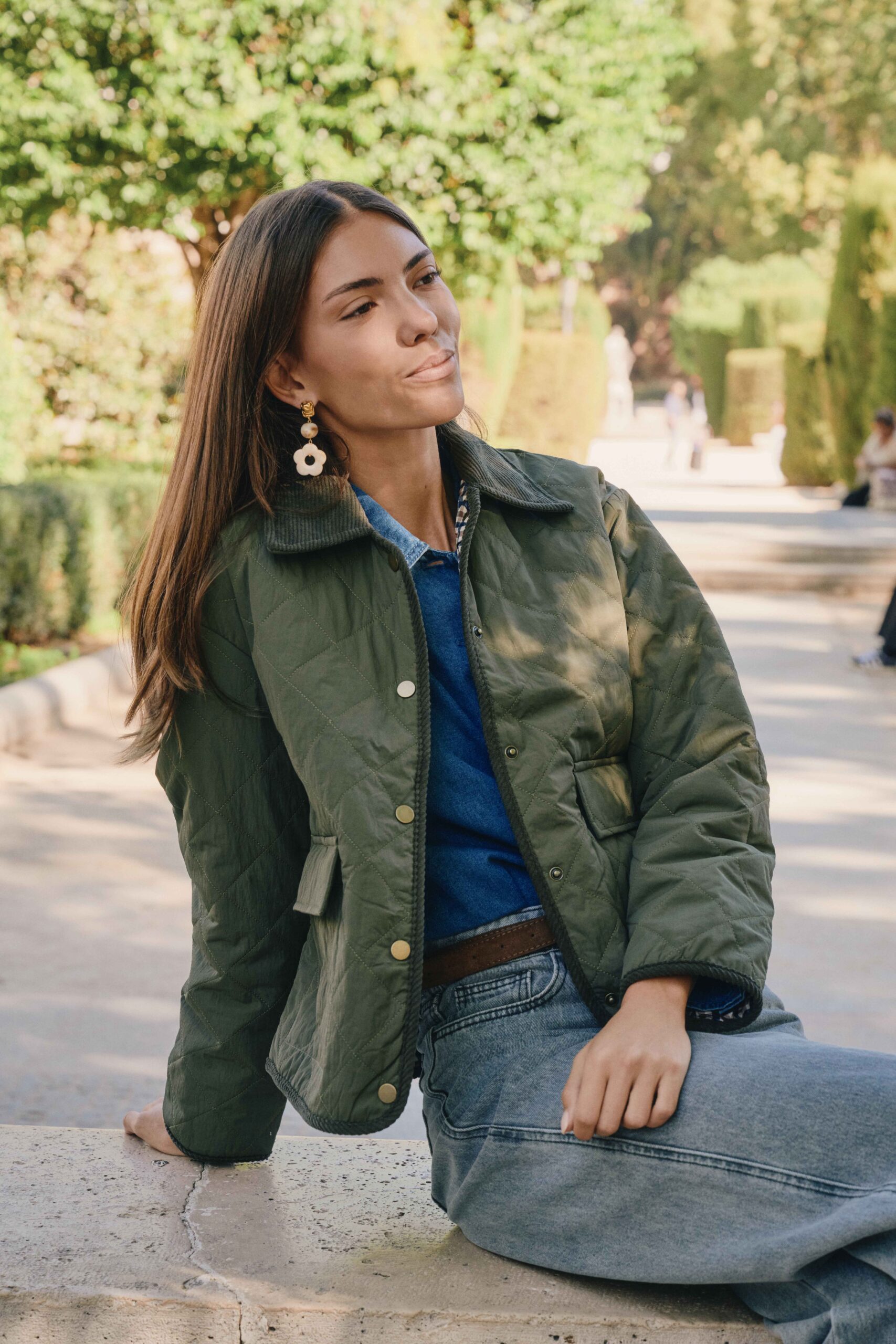 veste-faustine-kaki-sahoma-00003 Veste femme matelassée Faustine vert kaki | Style casual avec doublure imprimée petits carreaux et col revers en velours côtelé marron | Sahoma
